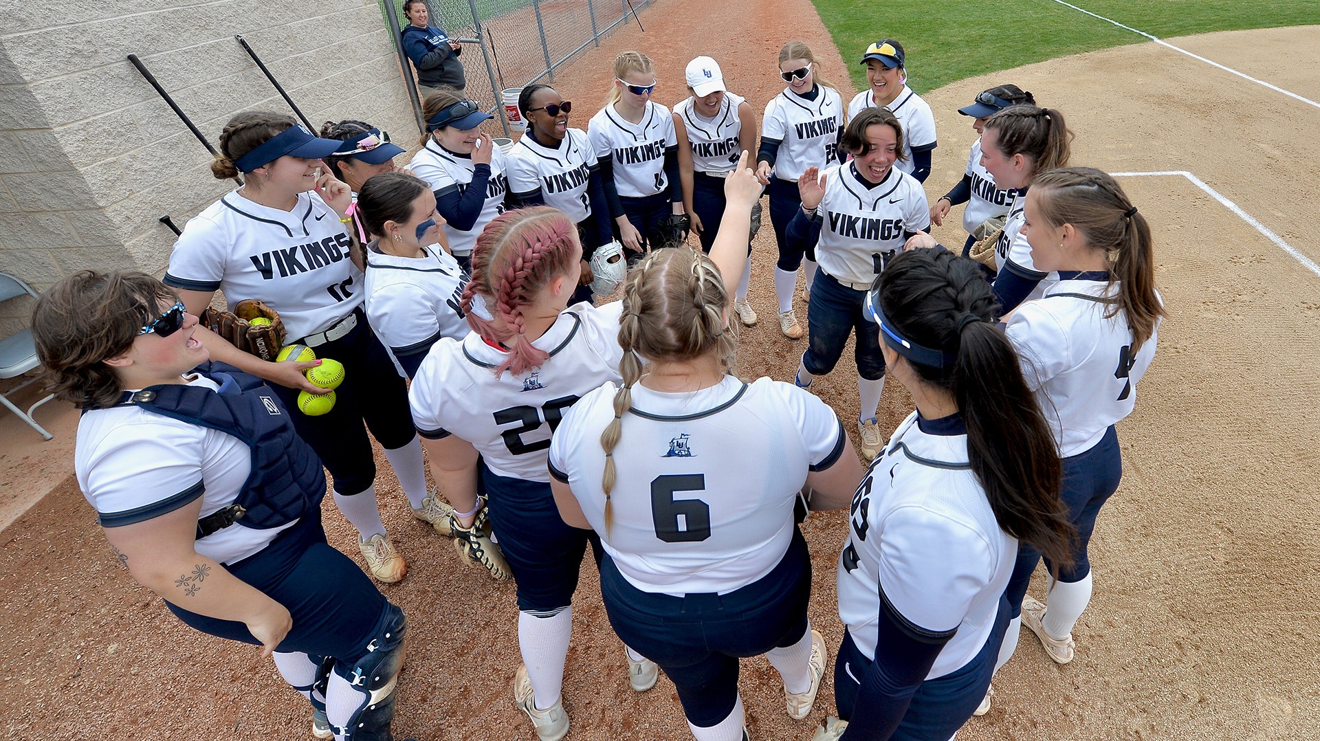 softball team huddle