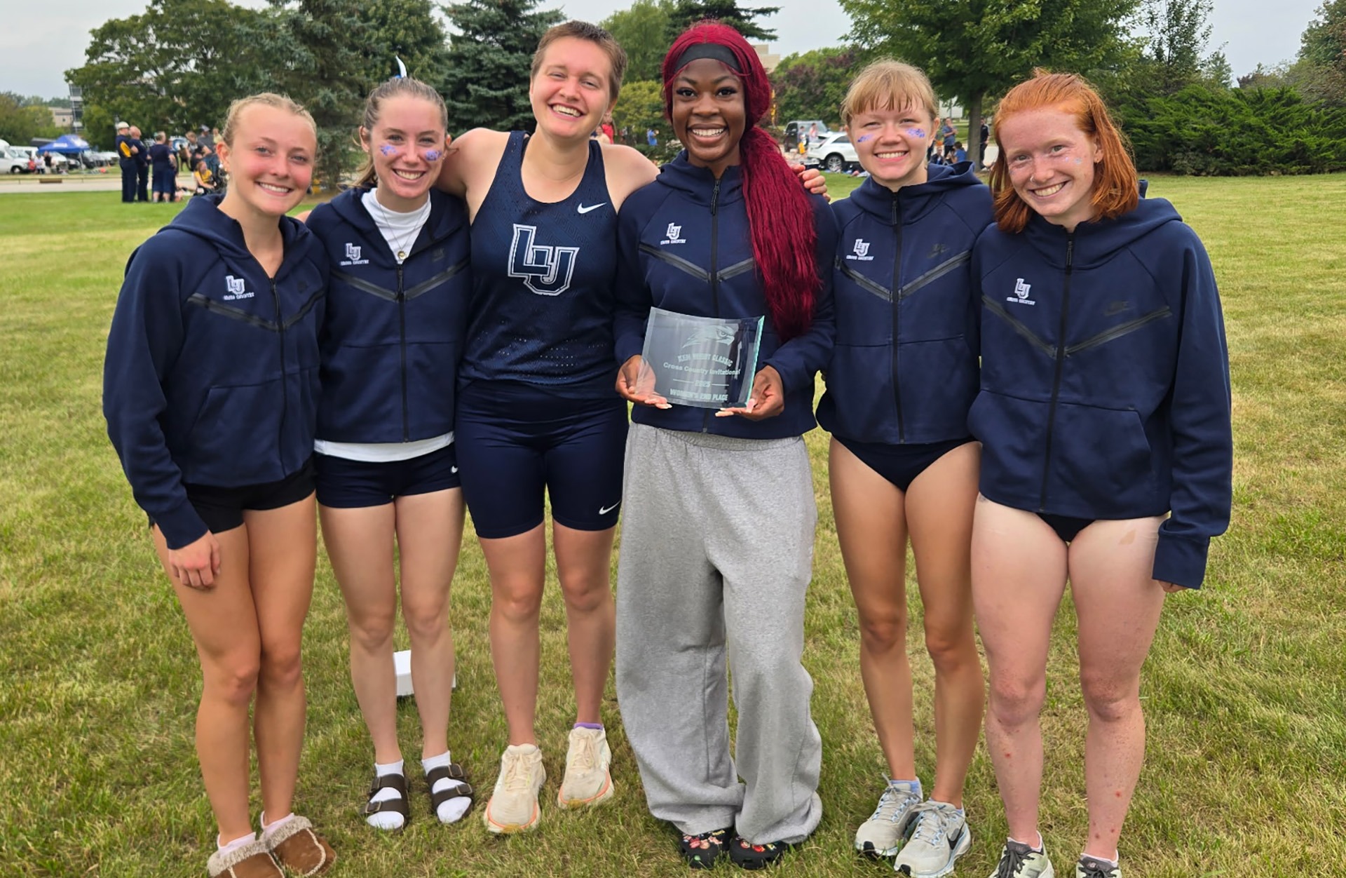 Lawrence women's XC group photo, Ken Weidt Classic