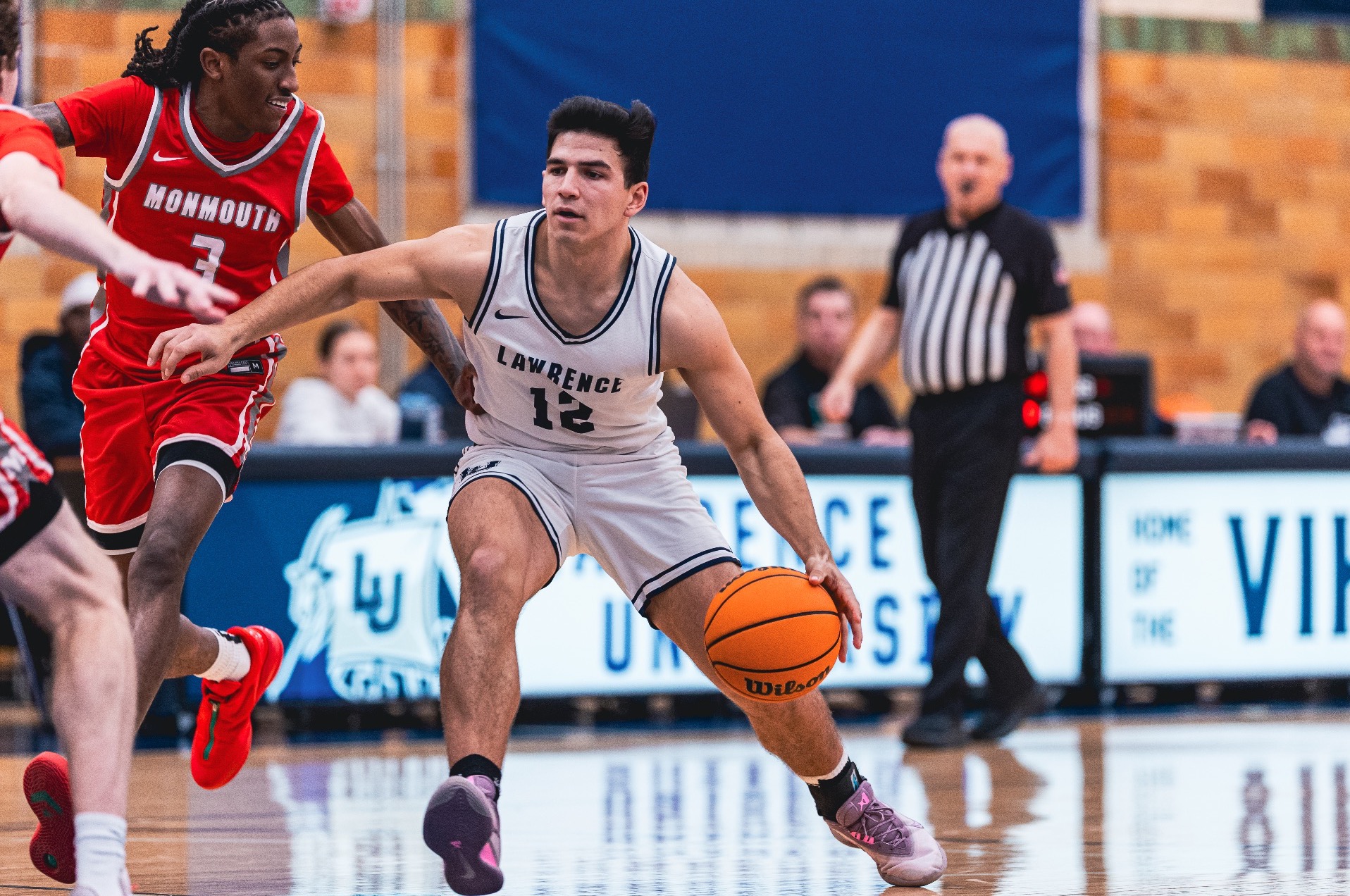 mens basketball action shot of Nico 