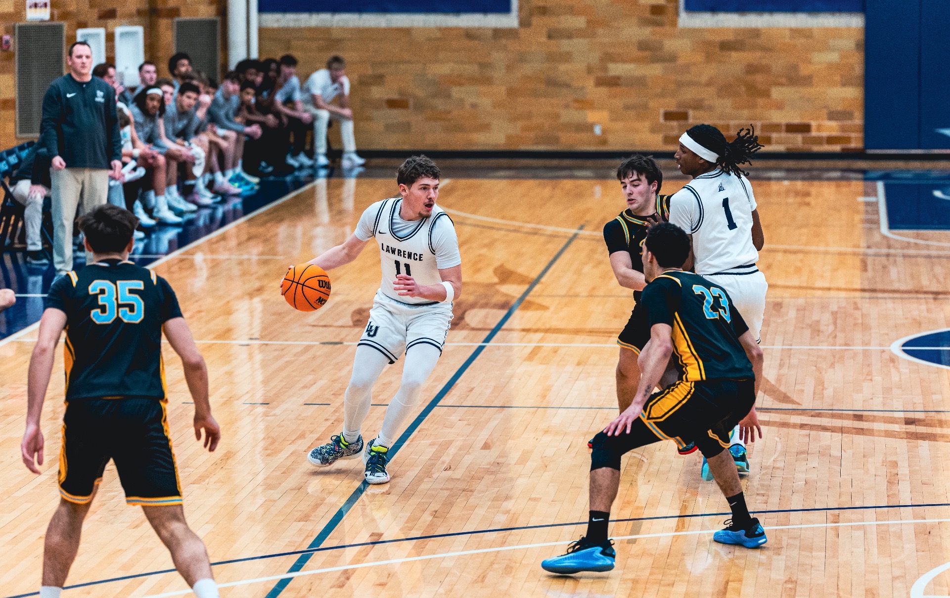 mens basketball action shot of Jackson 