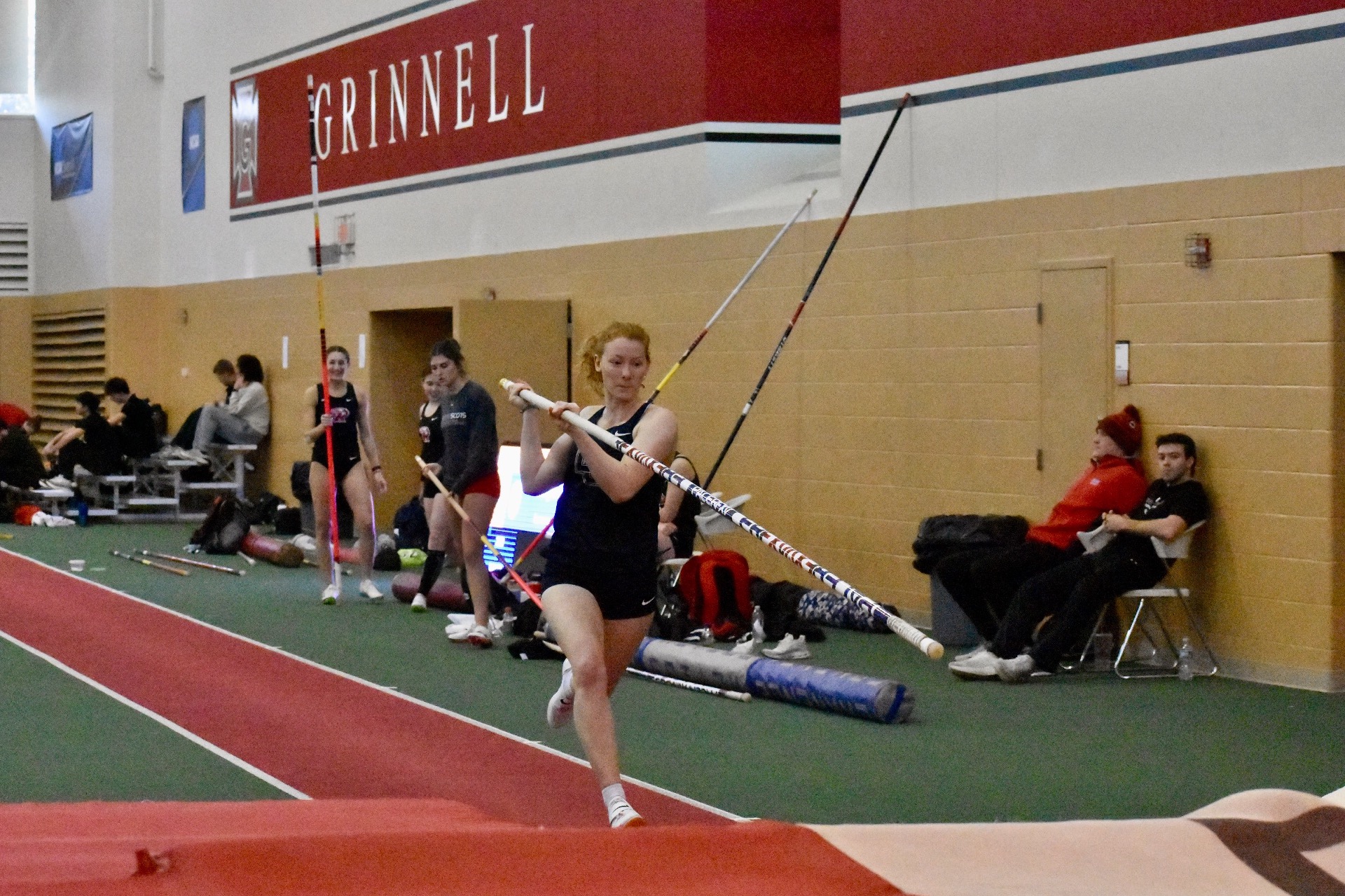 womens track Clara lyford pole vault 