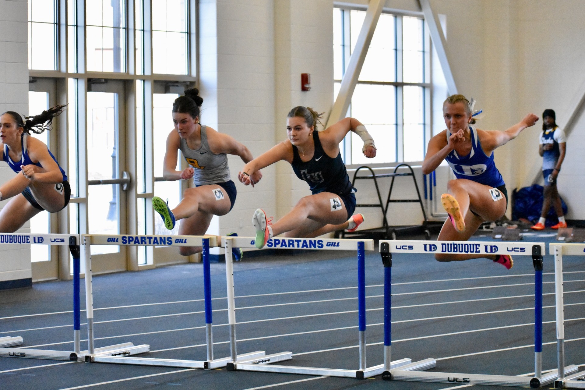 womens track runner elena harthung 