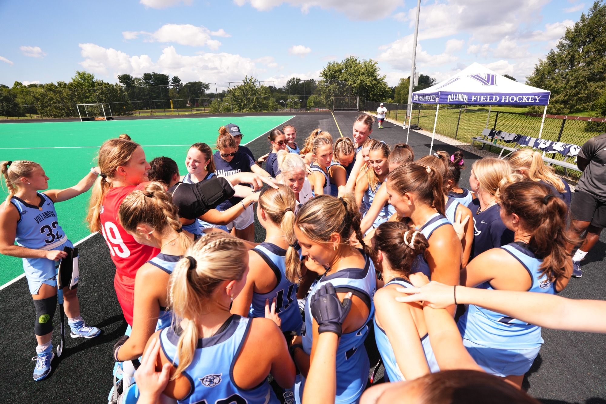 Field_Hockey_Team_Huddle