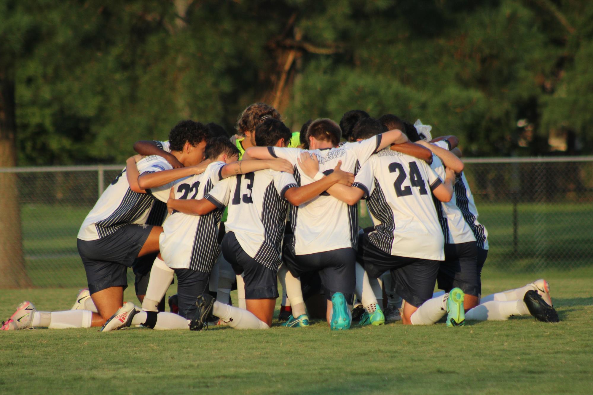 Men's Soccer defeats the Knights of So. Va. Univ. with an overtime