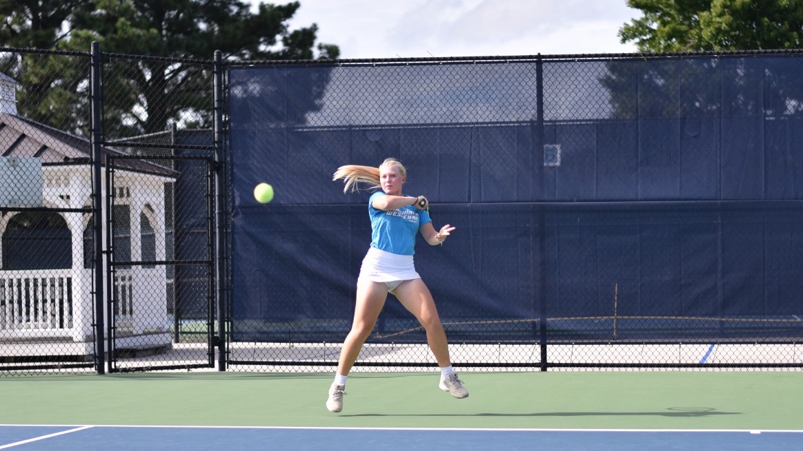Tuva Flink forehand