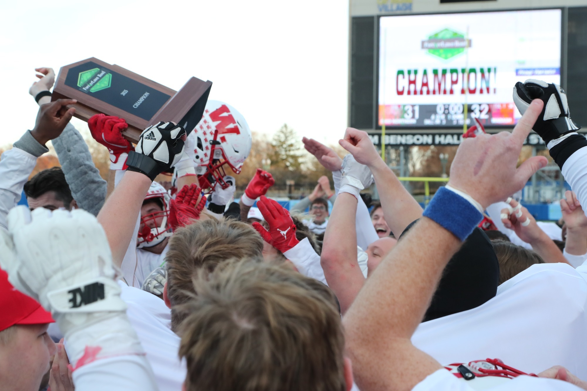 Wabash celebrates its victory in the 2025 ForeverLawn Bowl