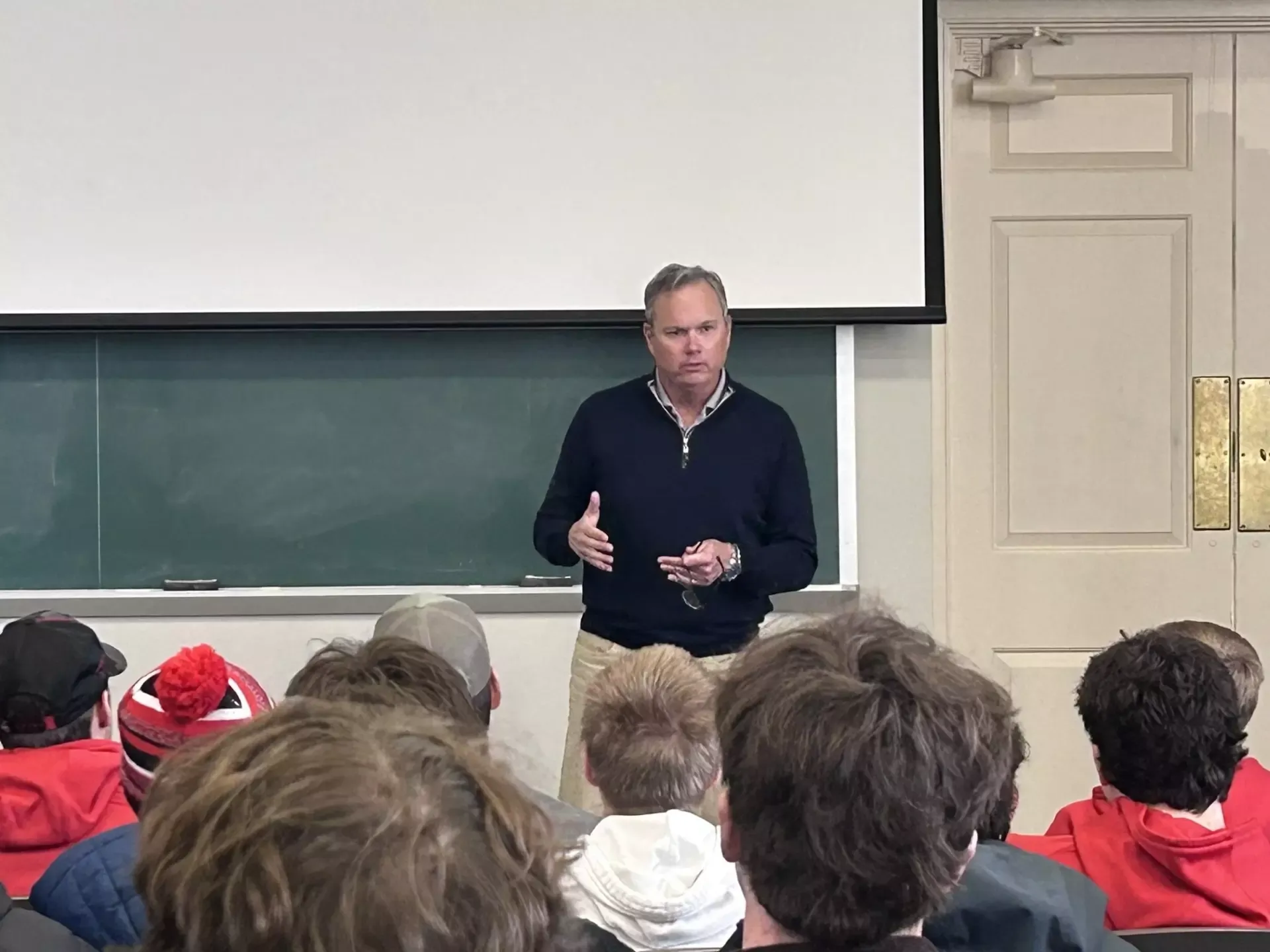 Former St. Louis Cardinals baseball manager Mike Schildt talks to members of the Wabash College baseball team