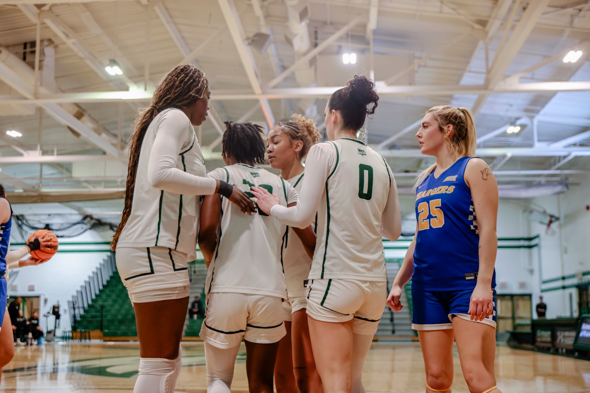 Women's Huddle WBB 2025-26