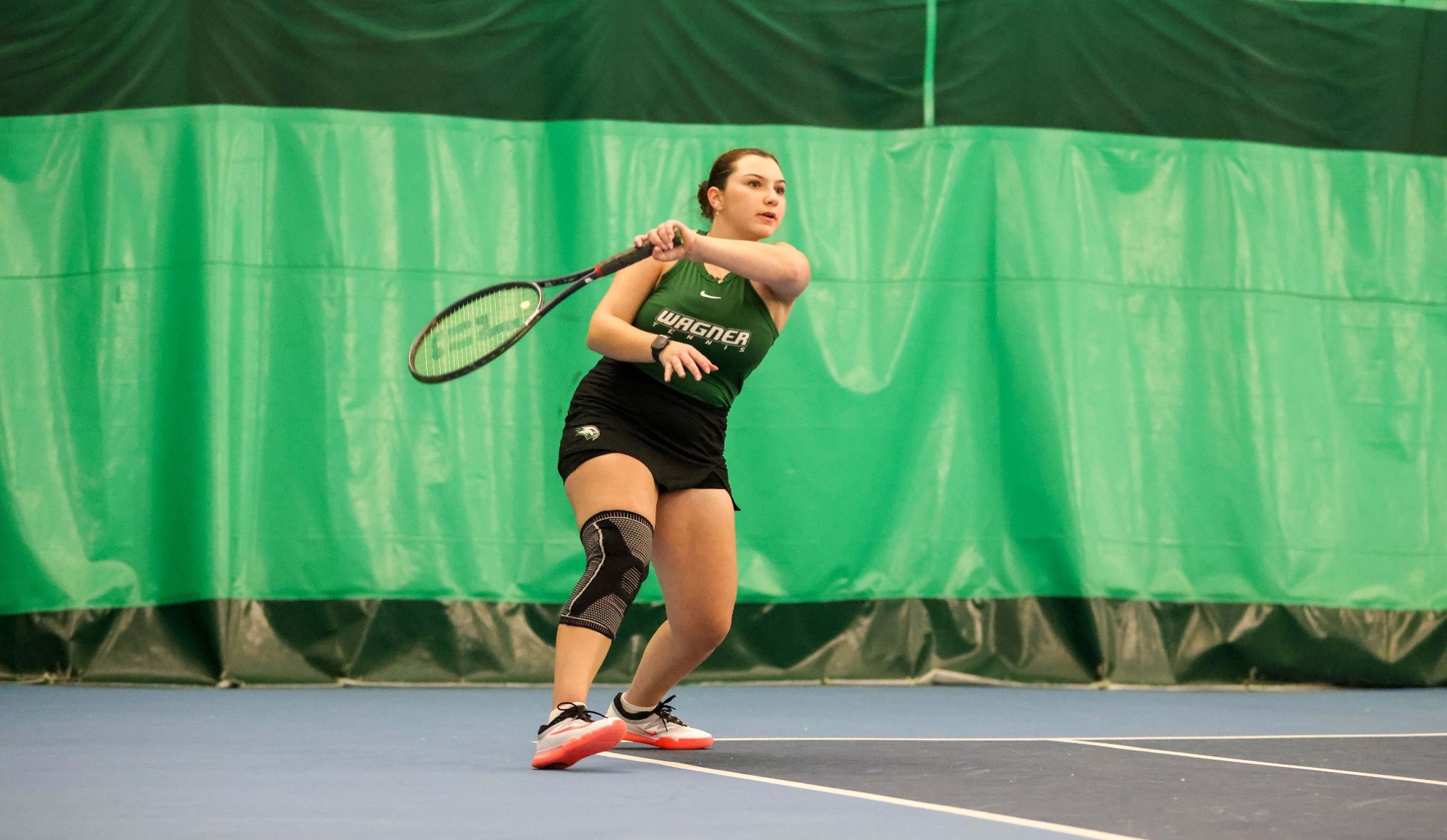Samantha Bentsianov returning with a backhand