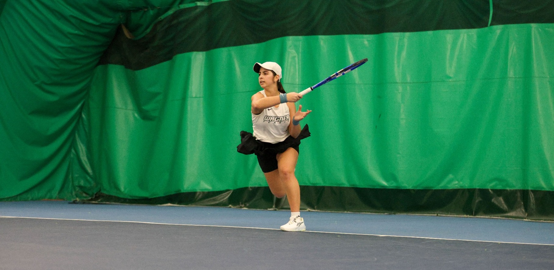 Victoria Madail sending the shot back