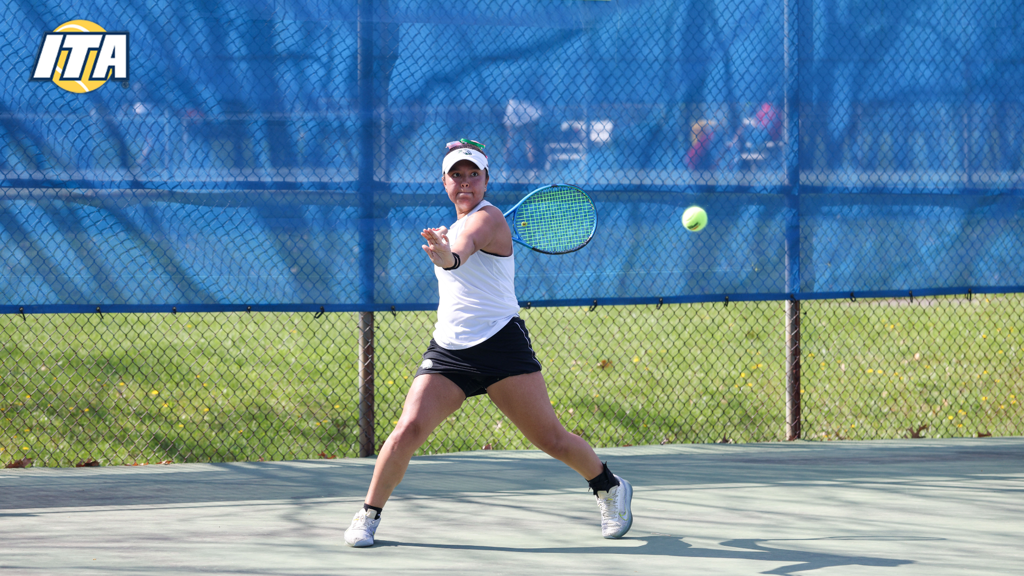 Vera winds up the forehand
