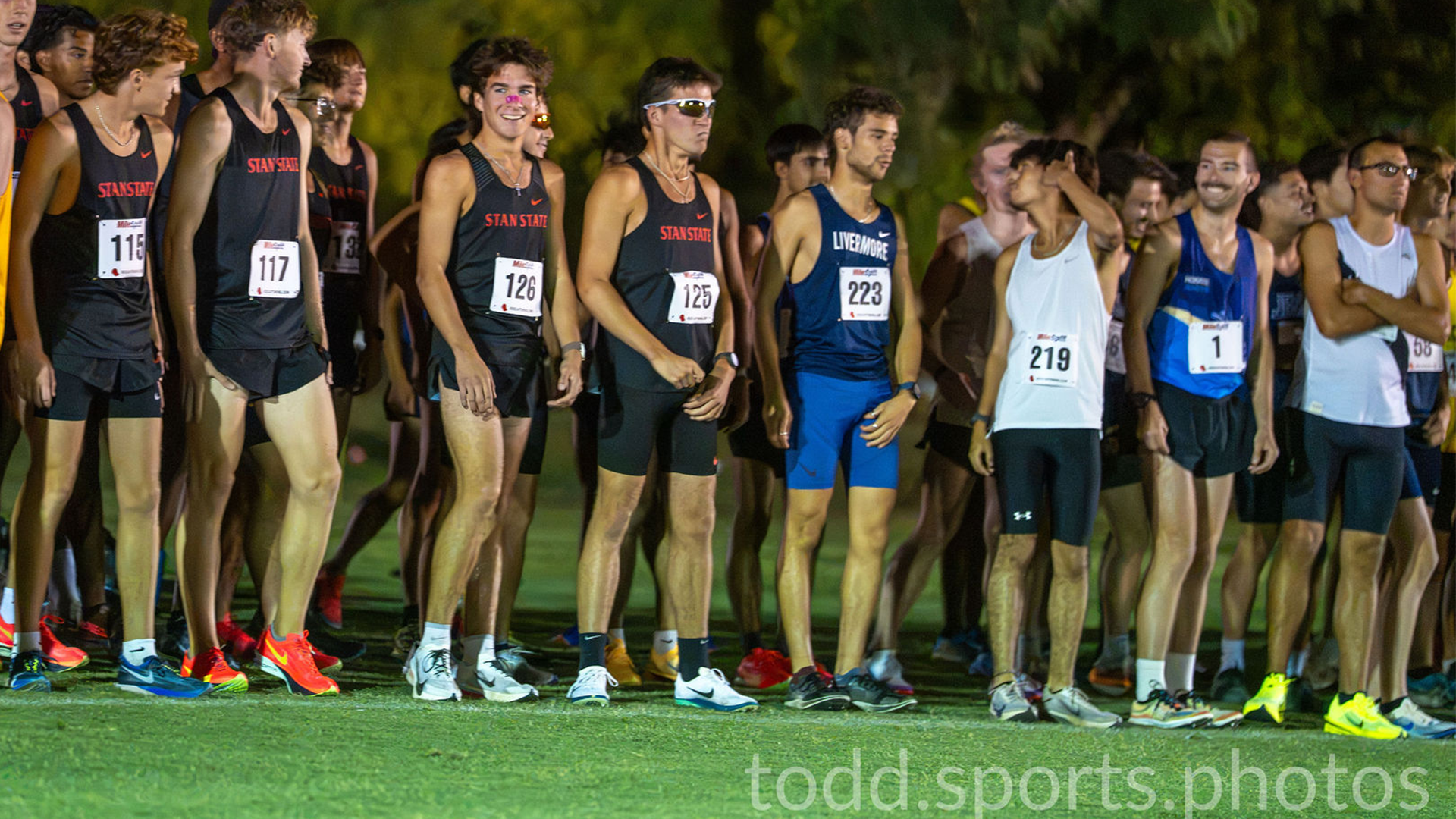 shot of runners at the Kim Duyst
