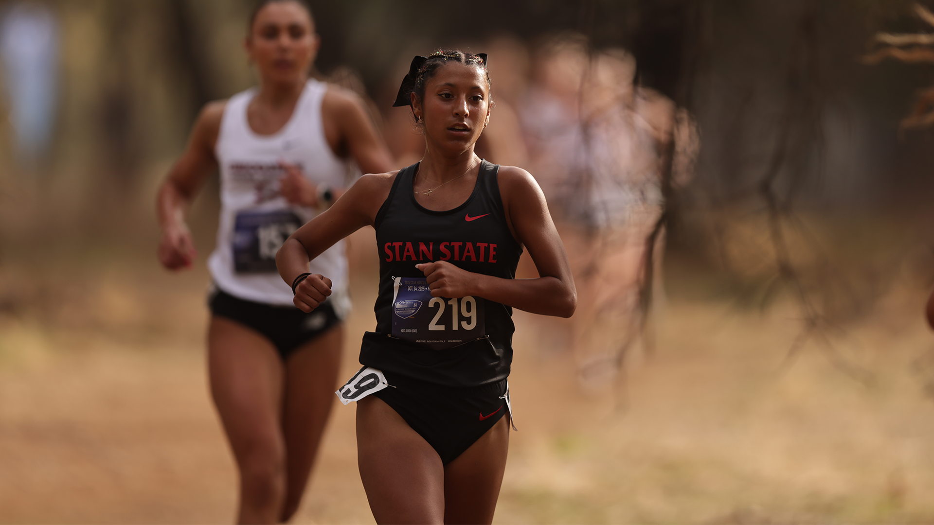action shot of Izzy Soto running at last year's CCAA Championships