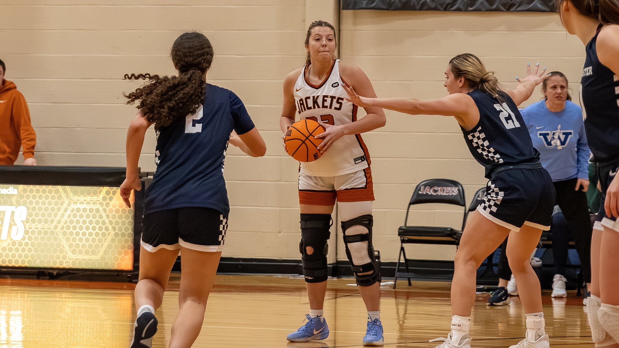 Ammons holds the ball