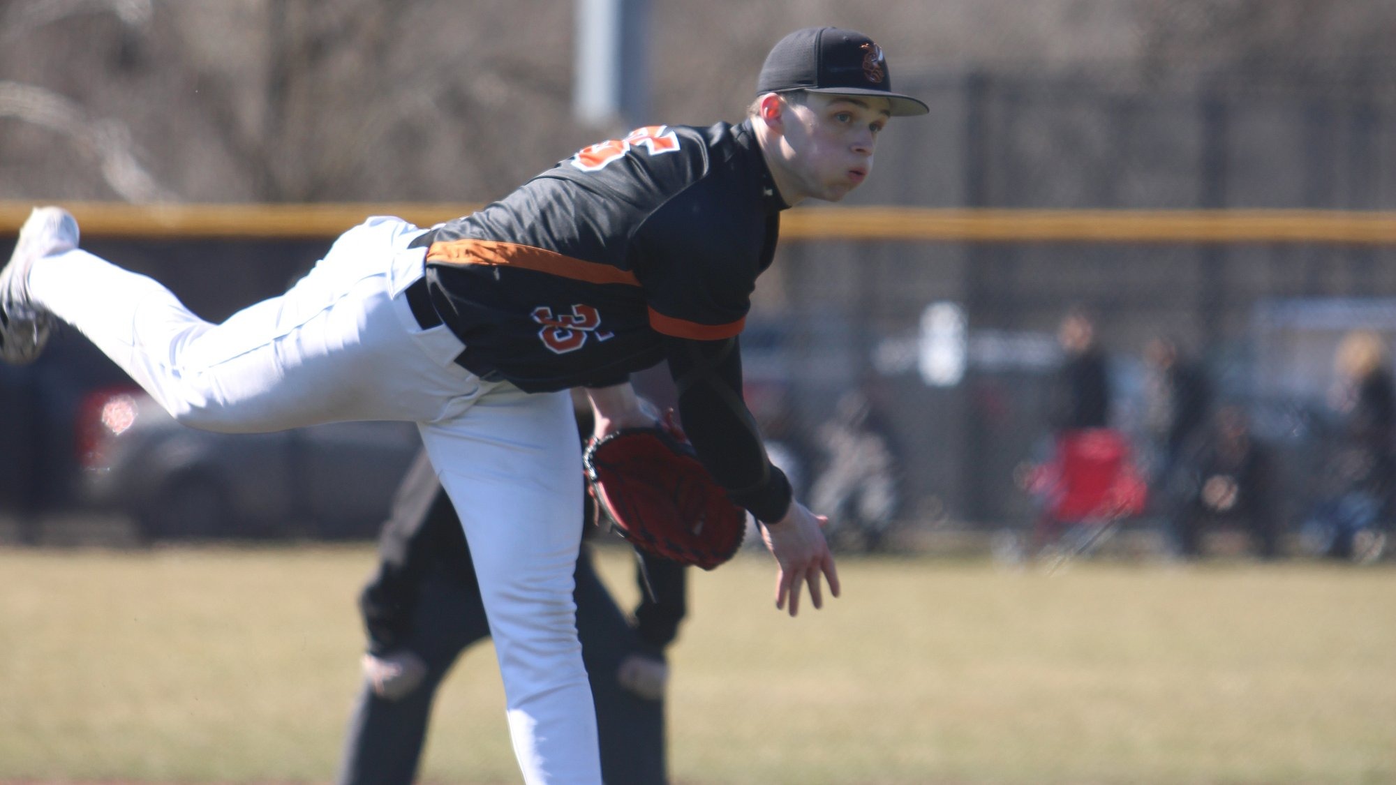 Austin Runtas pitching
