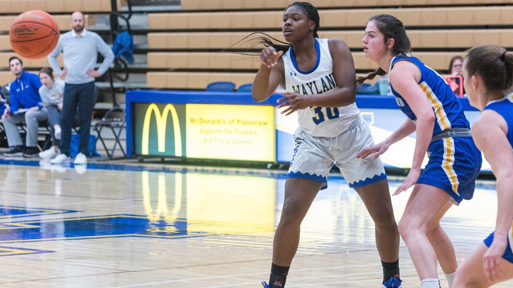 Flying Queens win fourth straight ahead of showdown in Arkansas