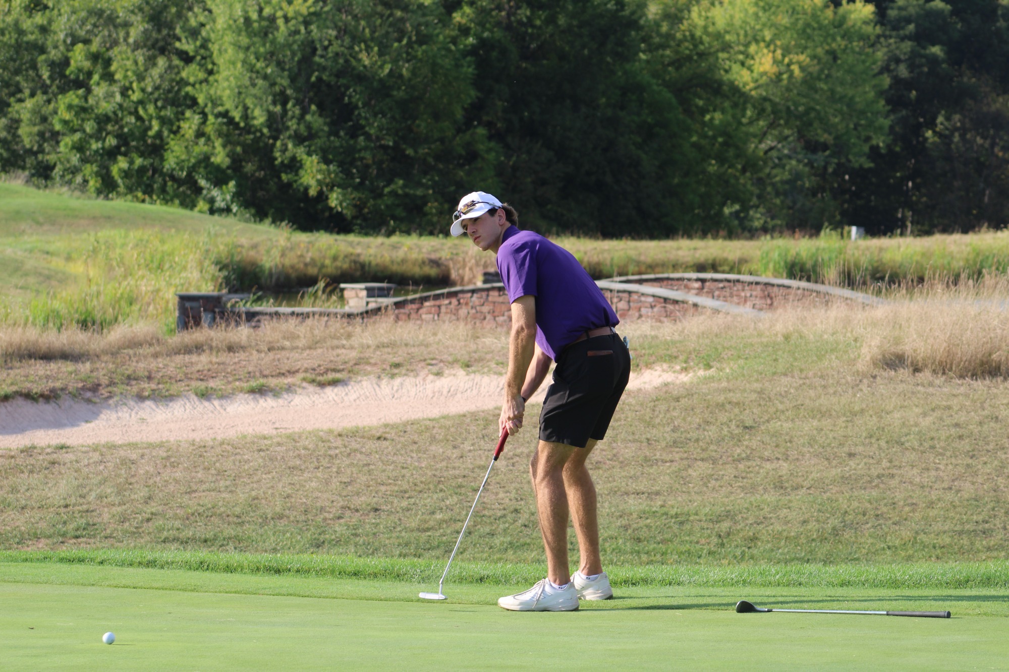 Jozwiak putting on the green wearing team issues purple shirt and black shorts