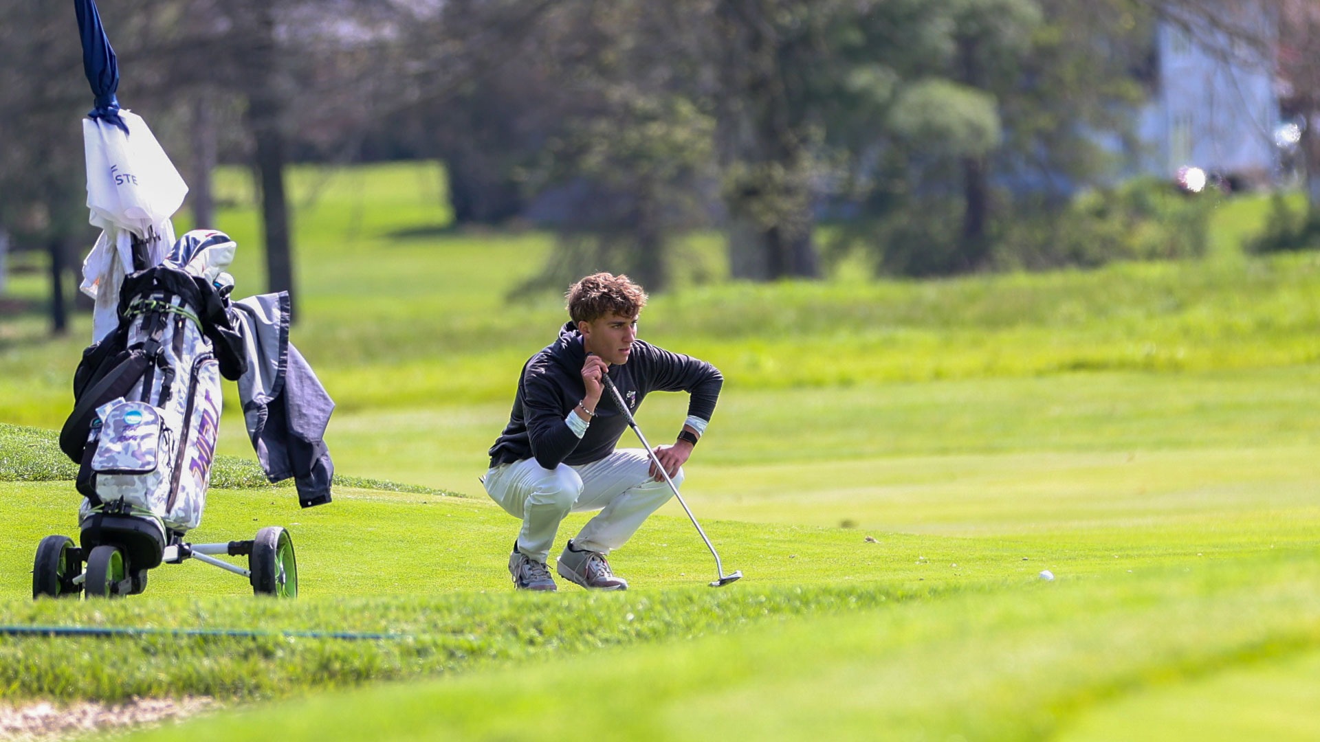 PAUL ARTHUR ROTH LINES UP A PUTT FROM JUST OFF THE 18TH GREEN AT SUNNEHANNA COUNTRY CLUB IN THE NCAA ATLANTIC/EAST REGIONAL ON MAY 9, 2026