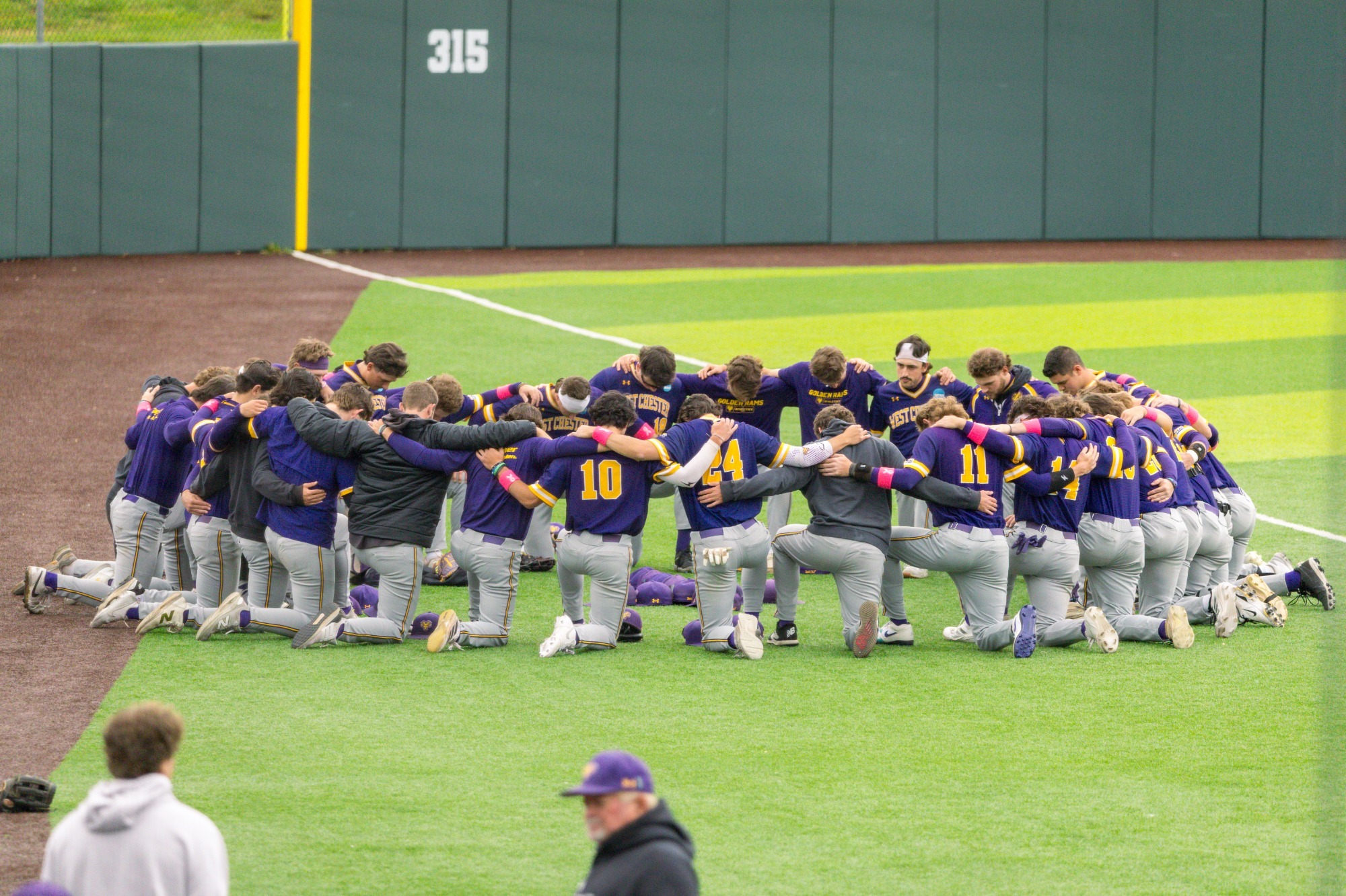 WCU TEAM PICTURE VS VILLE PSAC CHAMPIONSHIP GAME