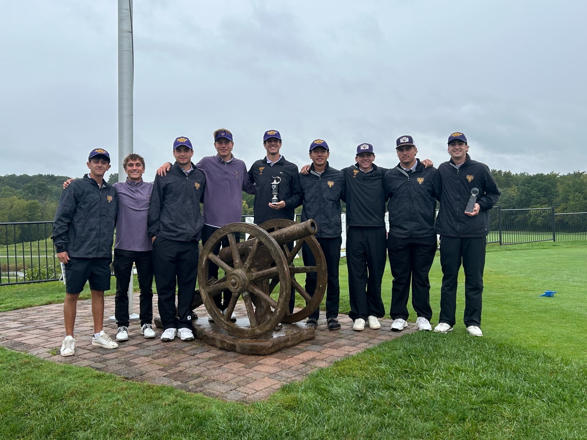 men's golf posing by cannon at the Links at Gettysburg with WCU Battlefield Classic team and individual trophies