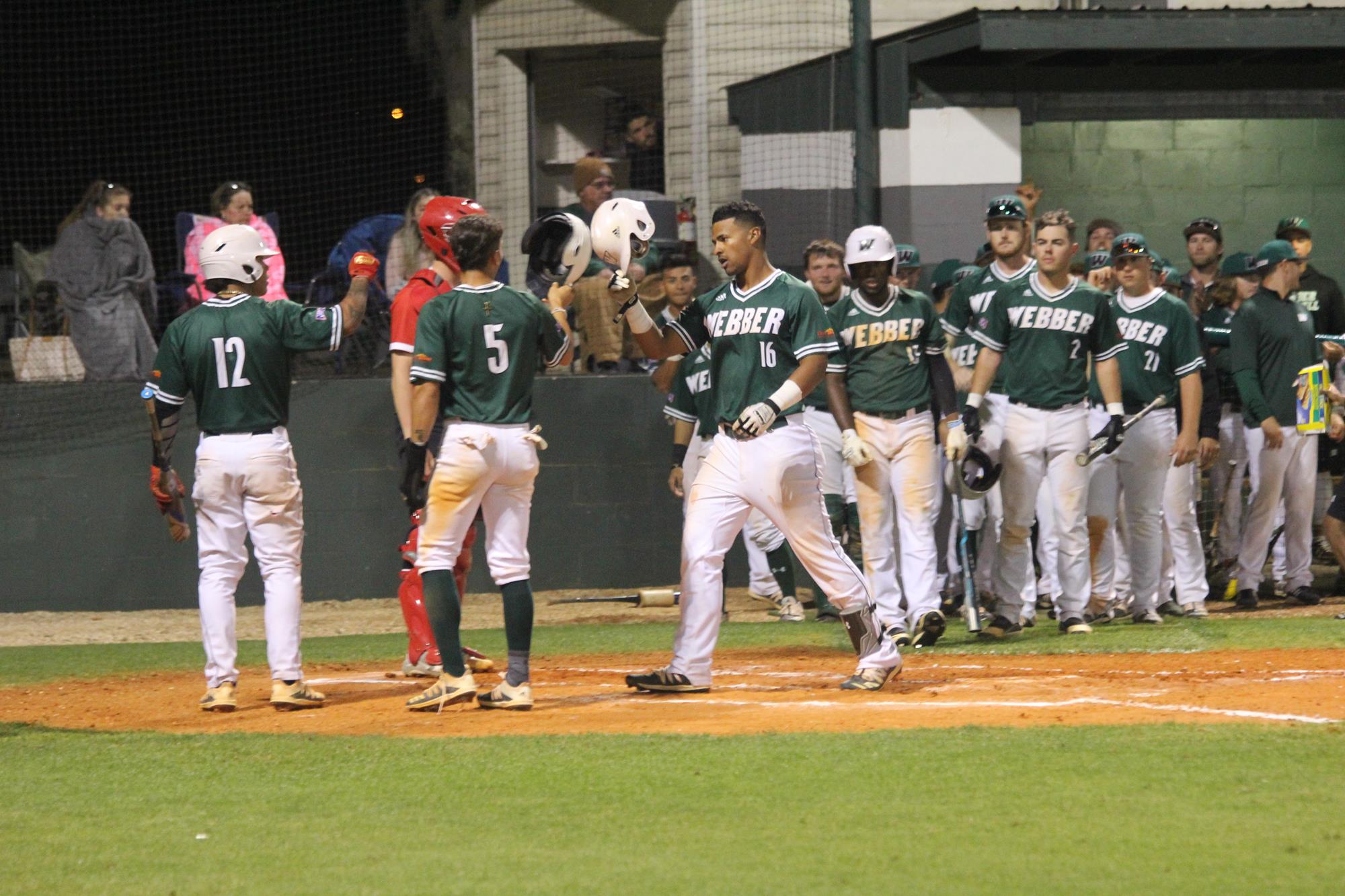 No. 16 baseball splits with nationallyrecognized Saint Xavier ber