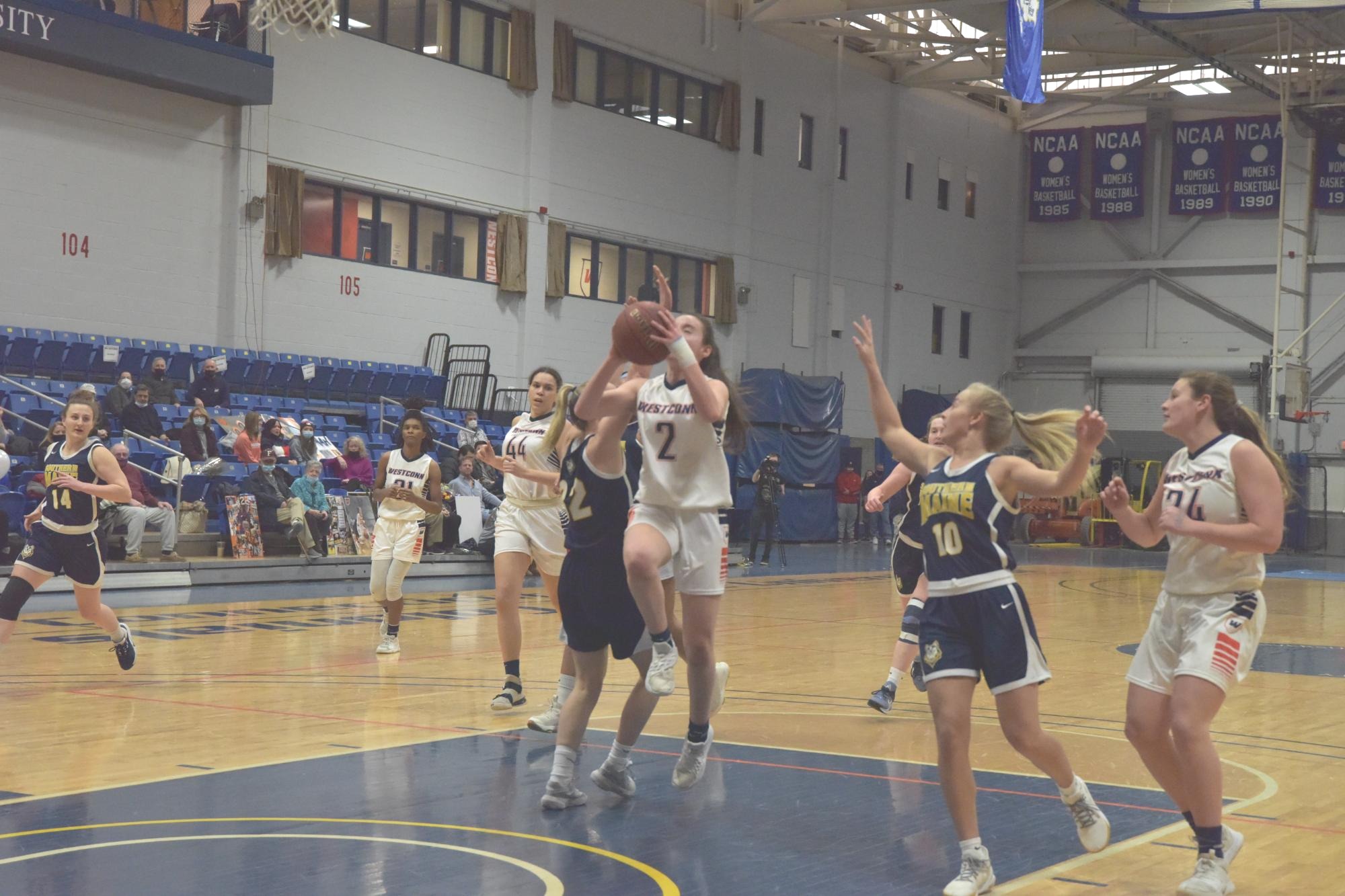 Vivian Nets 18 as Women's Basketball Cruises Past SUNY Delhi Western