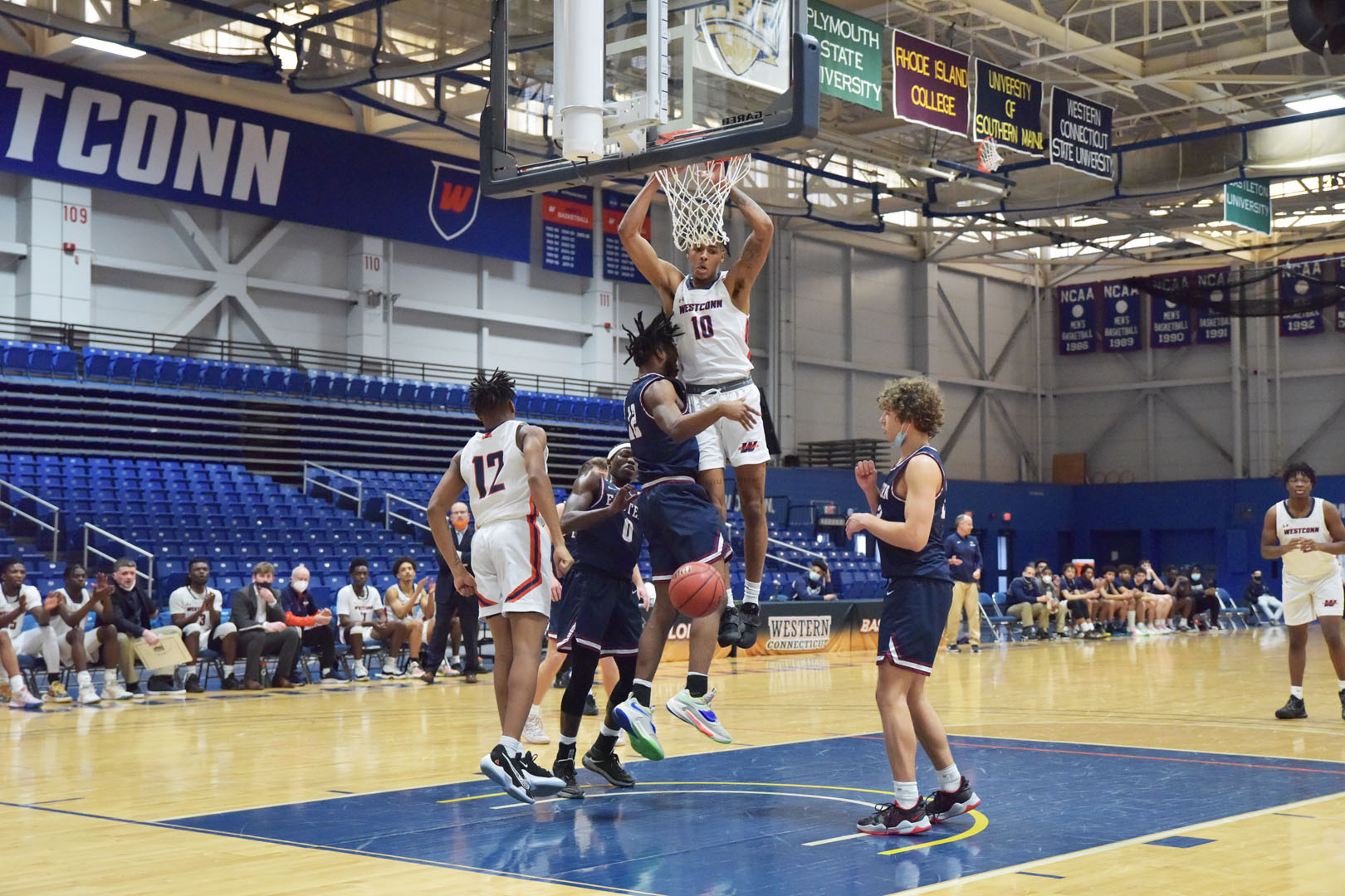 Kendall Robinson Scores 30 Points And Wolves Howl Western Connecticut