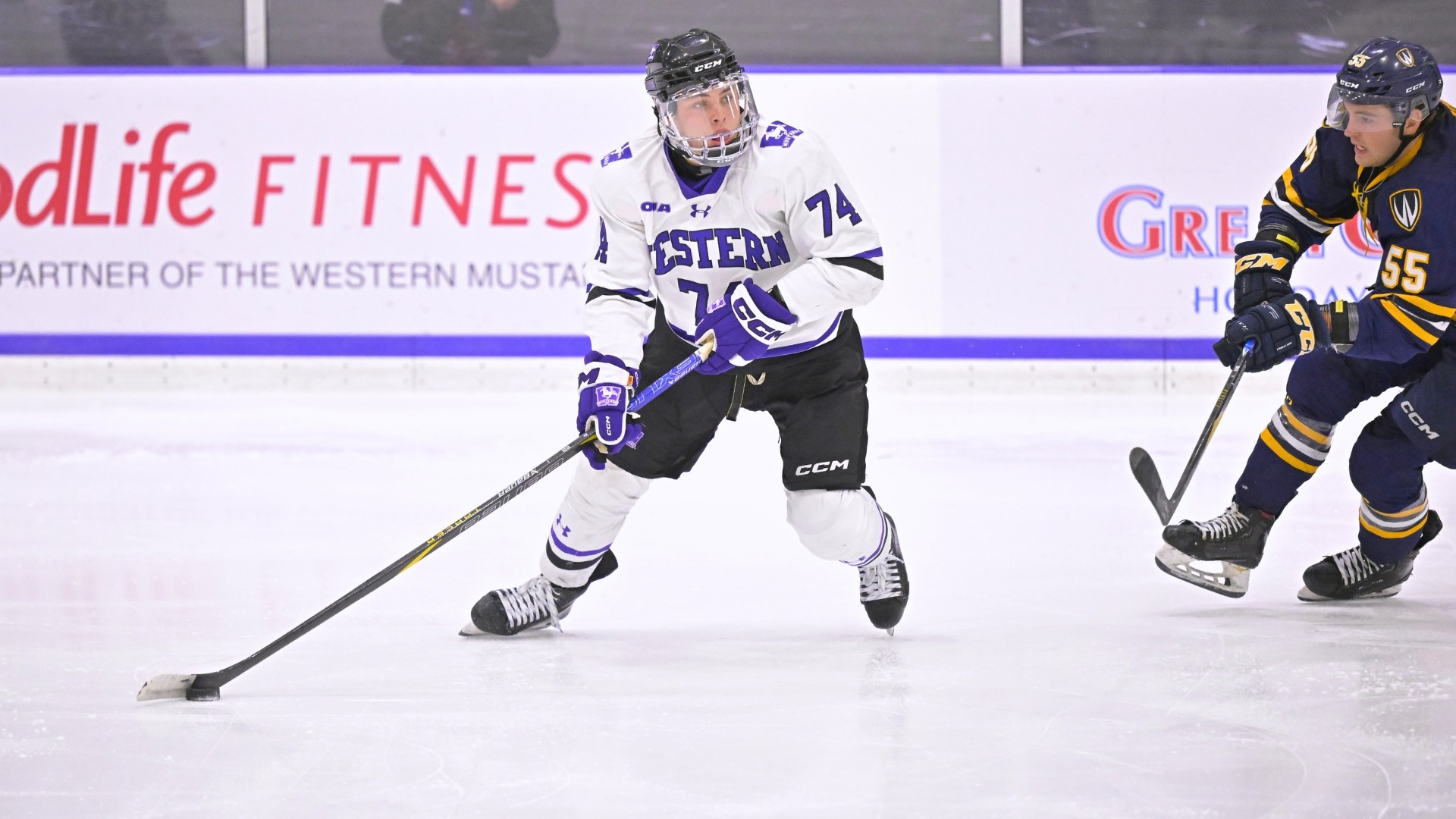 Zander Veccia plays the puck against Windsor