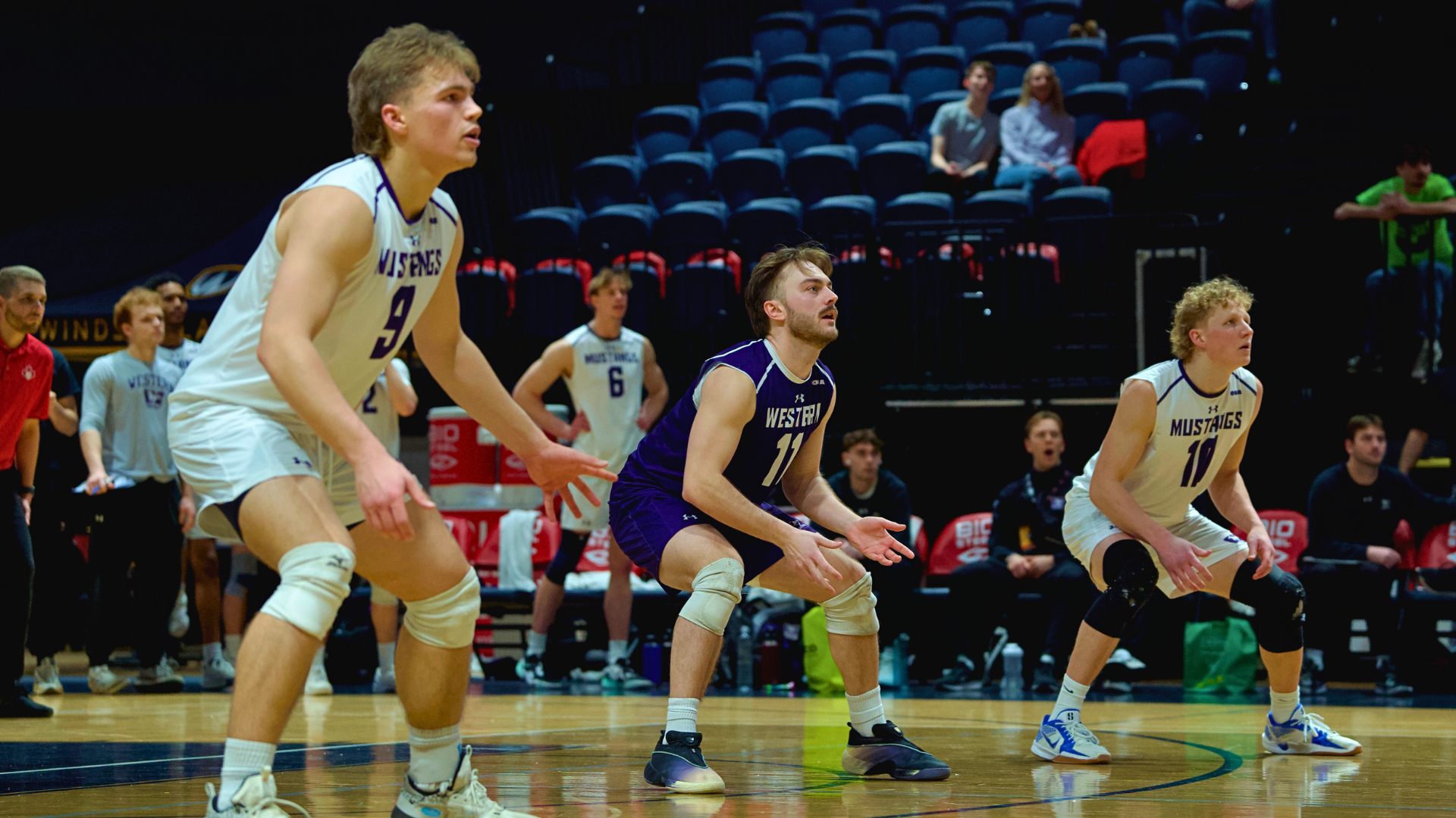Mustangs prepare for a serve at 2026 U SPORTS Men's Volleyball Championship