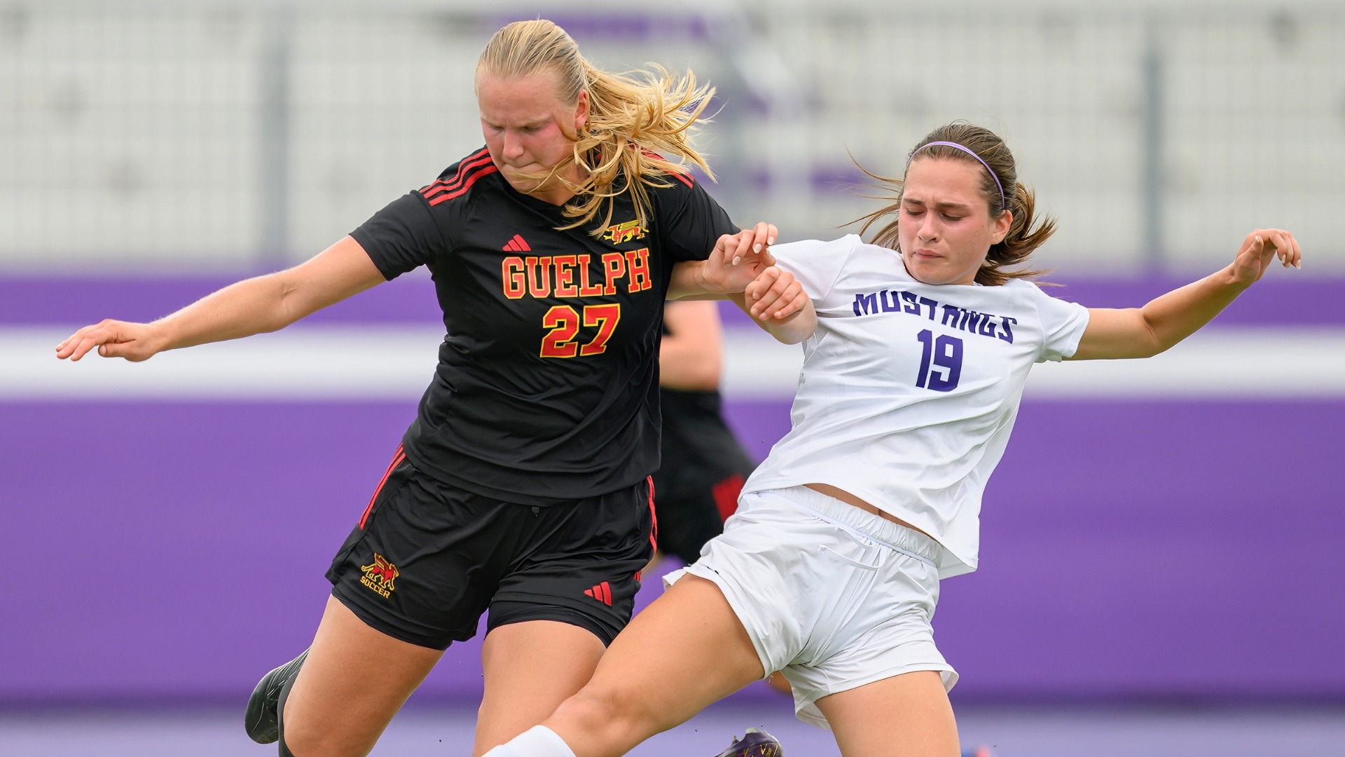 Anna Pozzi stretches for a ball against Guelph