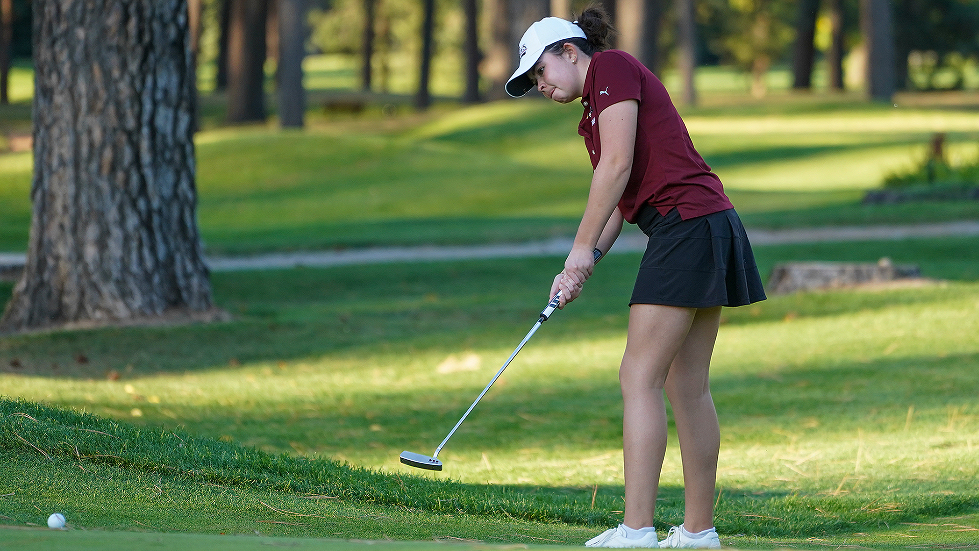 Stella Fergin takes a putt