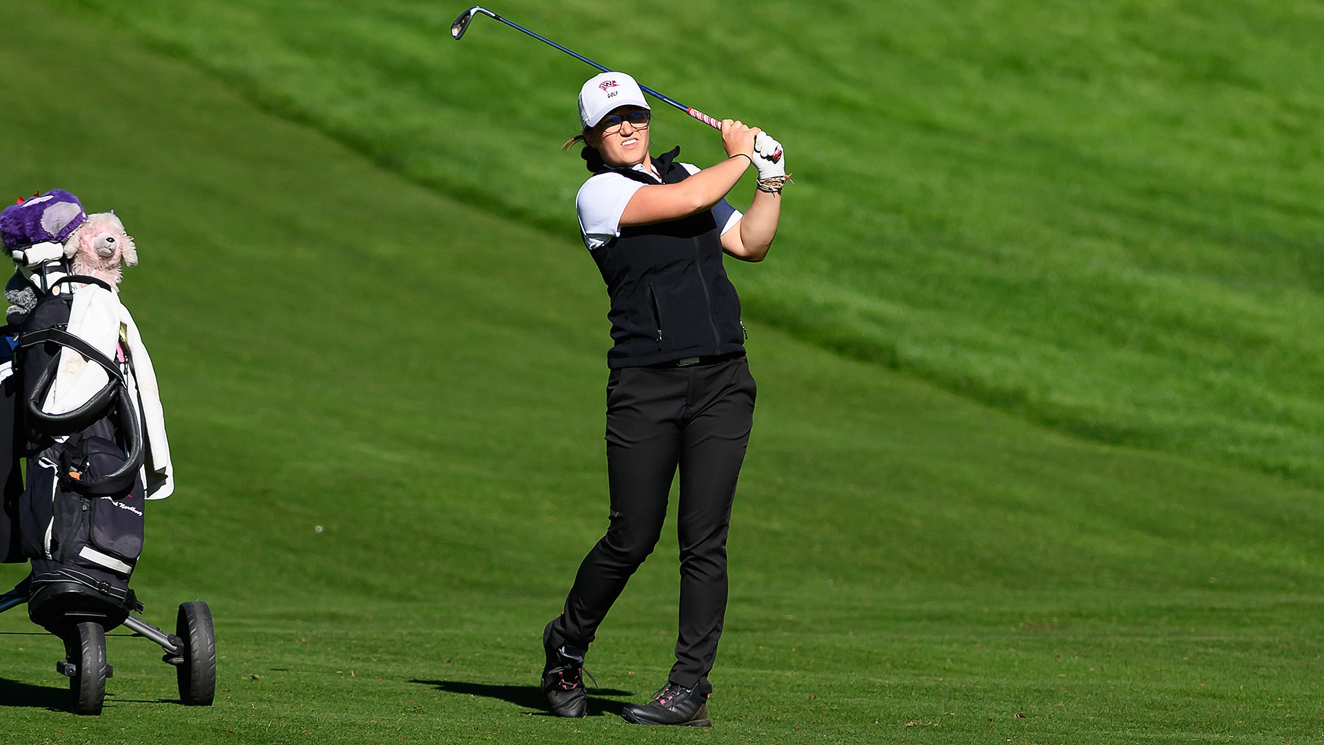 Rosalind Nordberg watchers her approach shot at the 2025 NWC Fall Classic