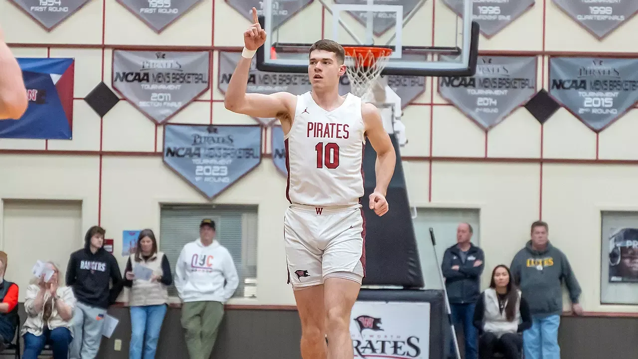 Caden Bateman responds to the crowd at the NWC MBB semifinal