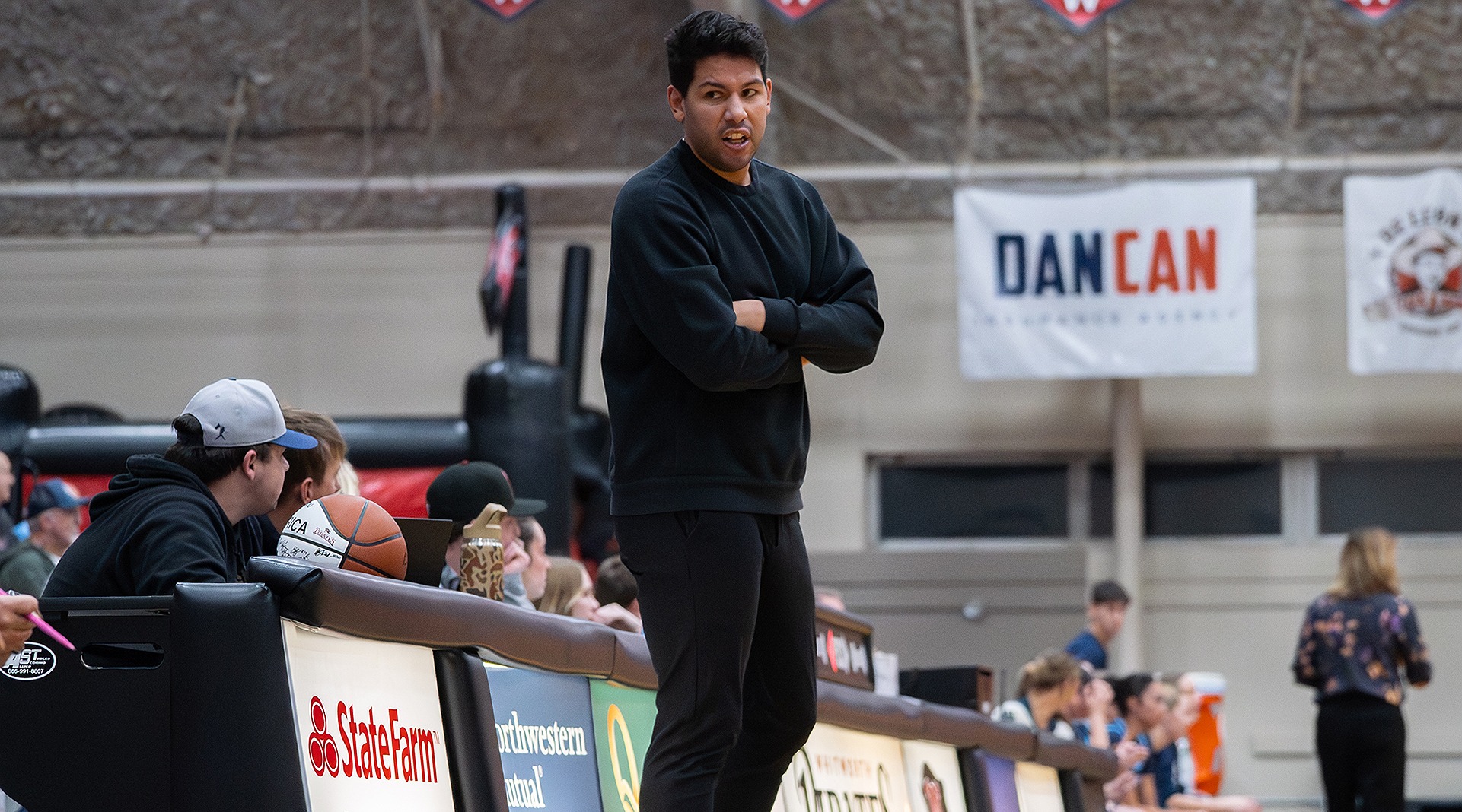 Kenny Love talks with his assistant coaches vs. Whitman 2025-26