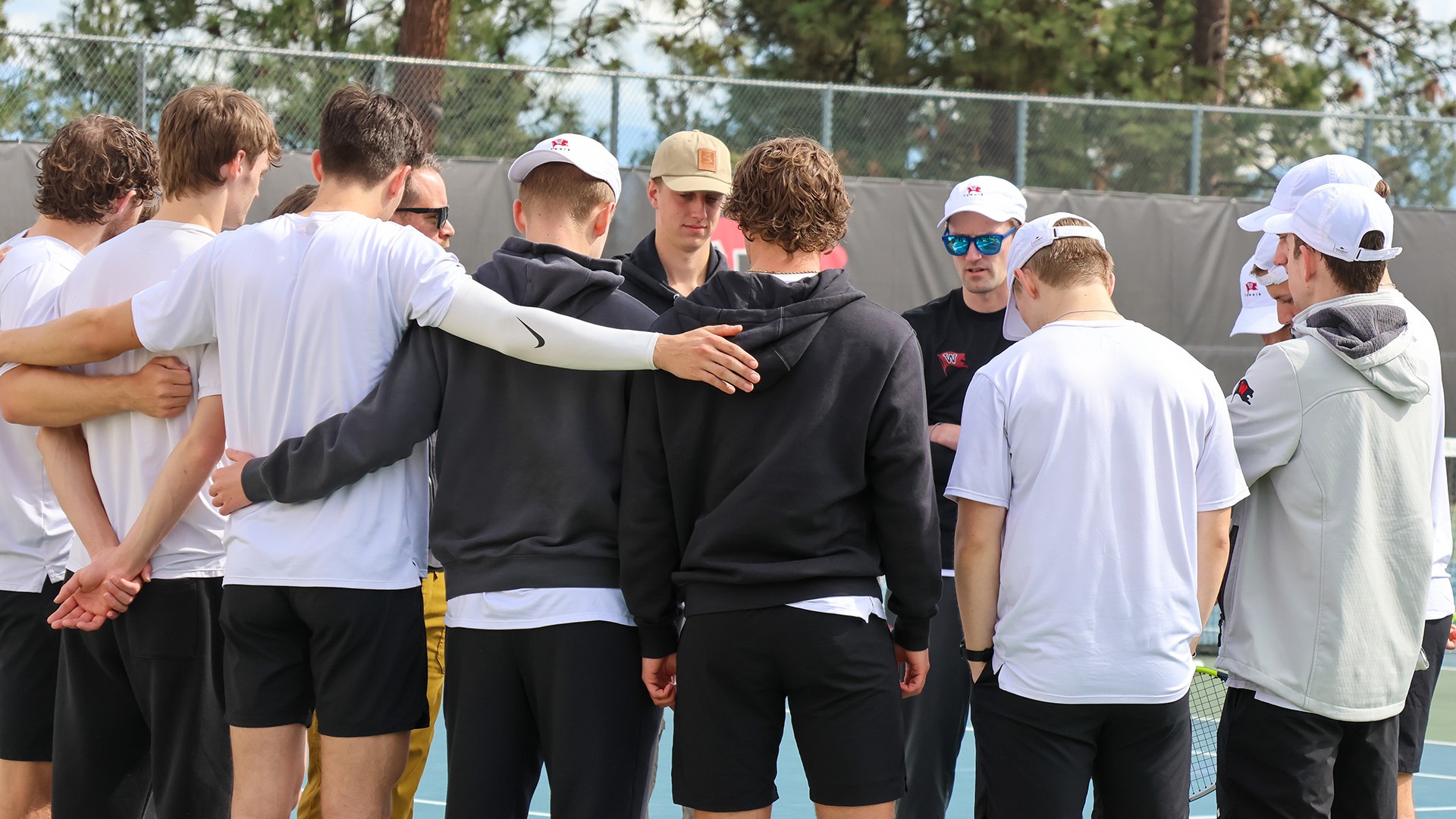 Team Huddle vs Willamette 2026