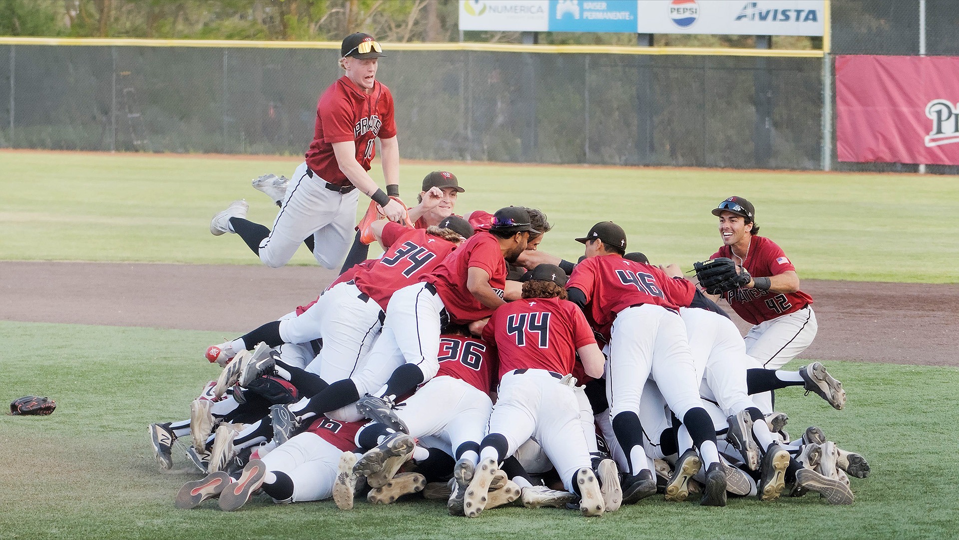 Whitworth celebrates NWC Tournament Championship 2026