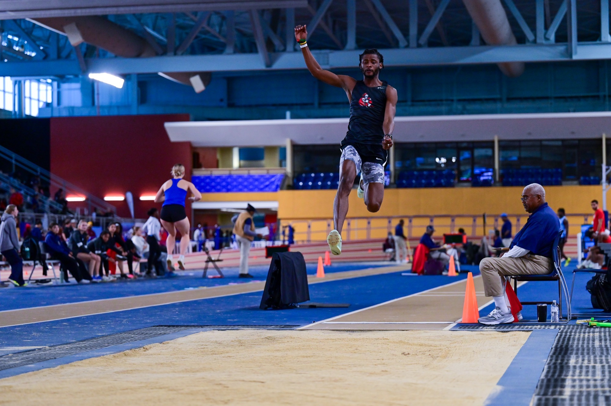 track_indoor_naia_25