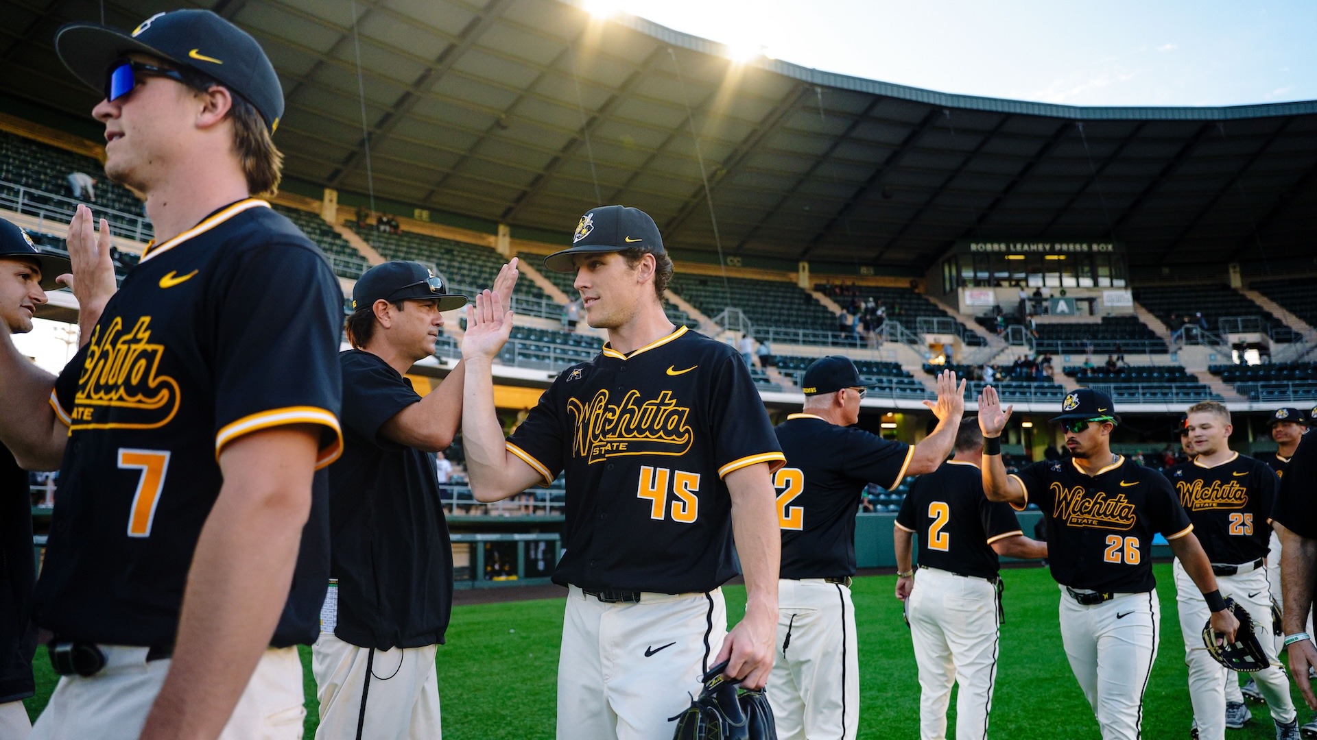 Hawaii Handshake Line