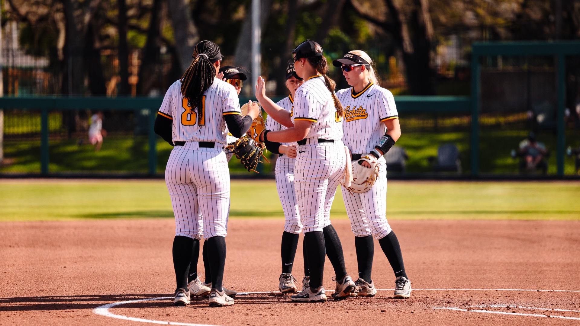 SB Infield Huddle