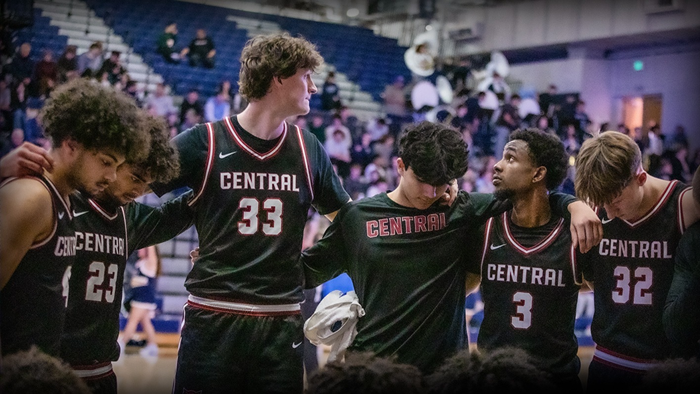 Men's Basketball Huddle against WWU 12.11.2025