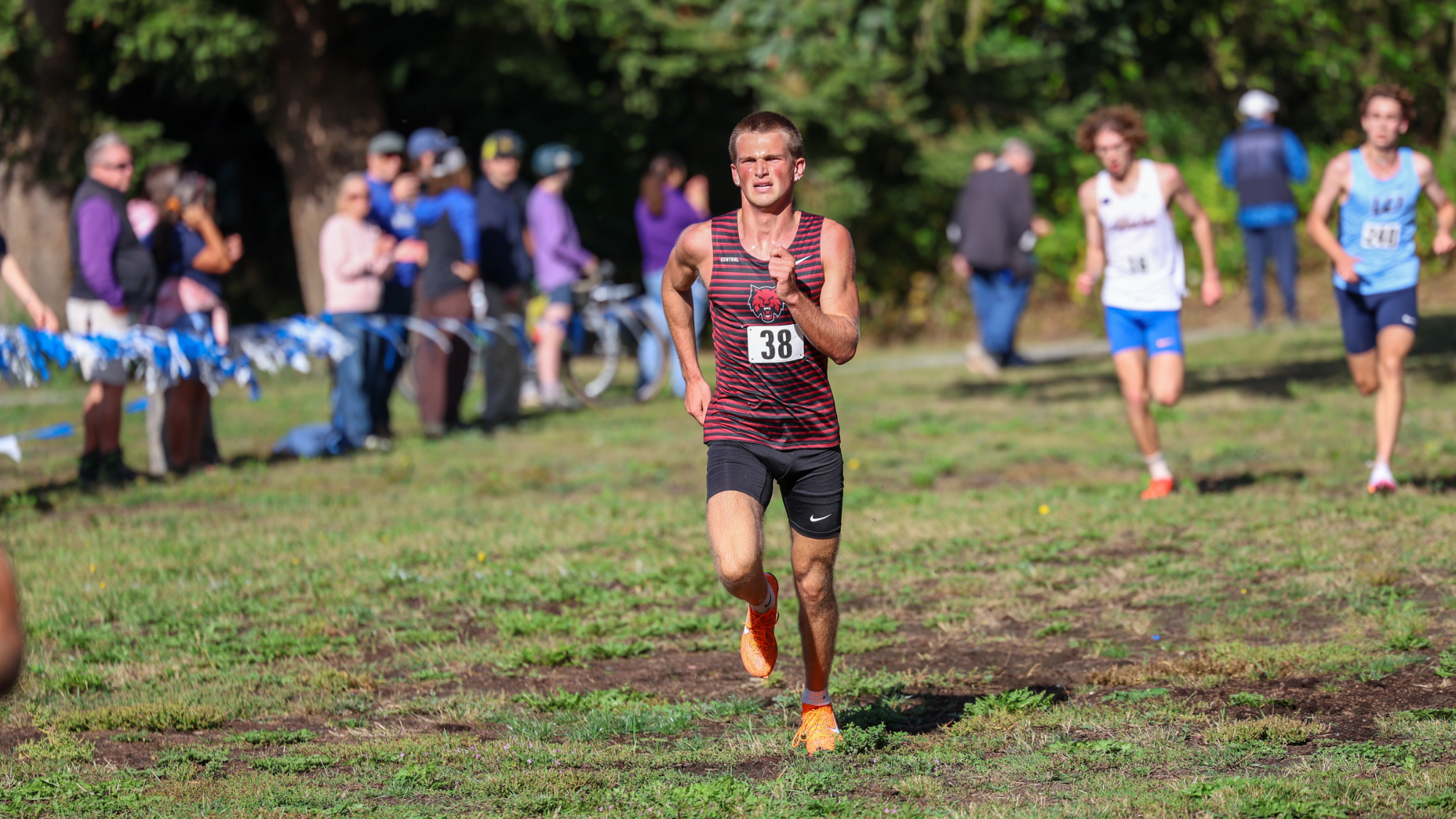 Weston Breen running in the 2026 Bill Roe Classic.