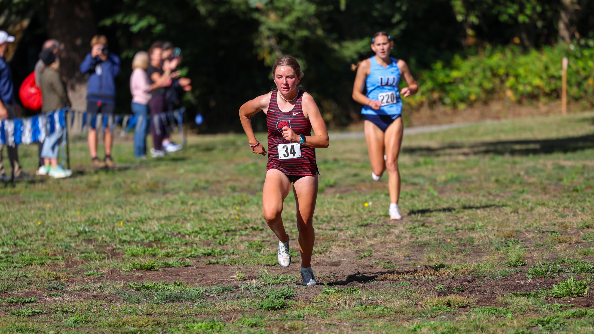 Lillian Neff running in the 2026 Bill Roe Classic