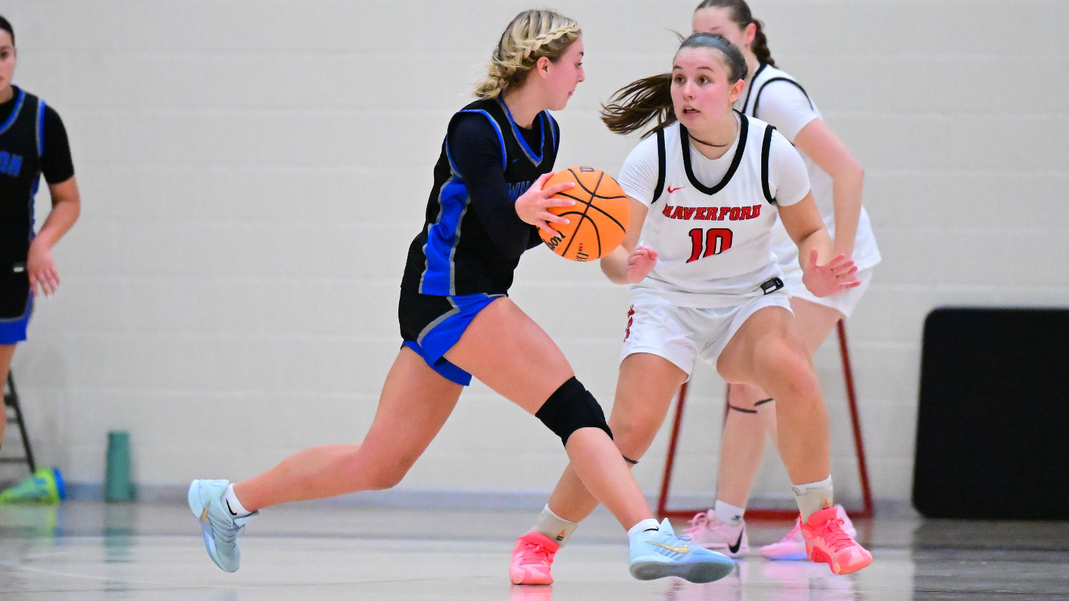 Leah Laubach drives in on a defender