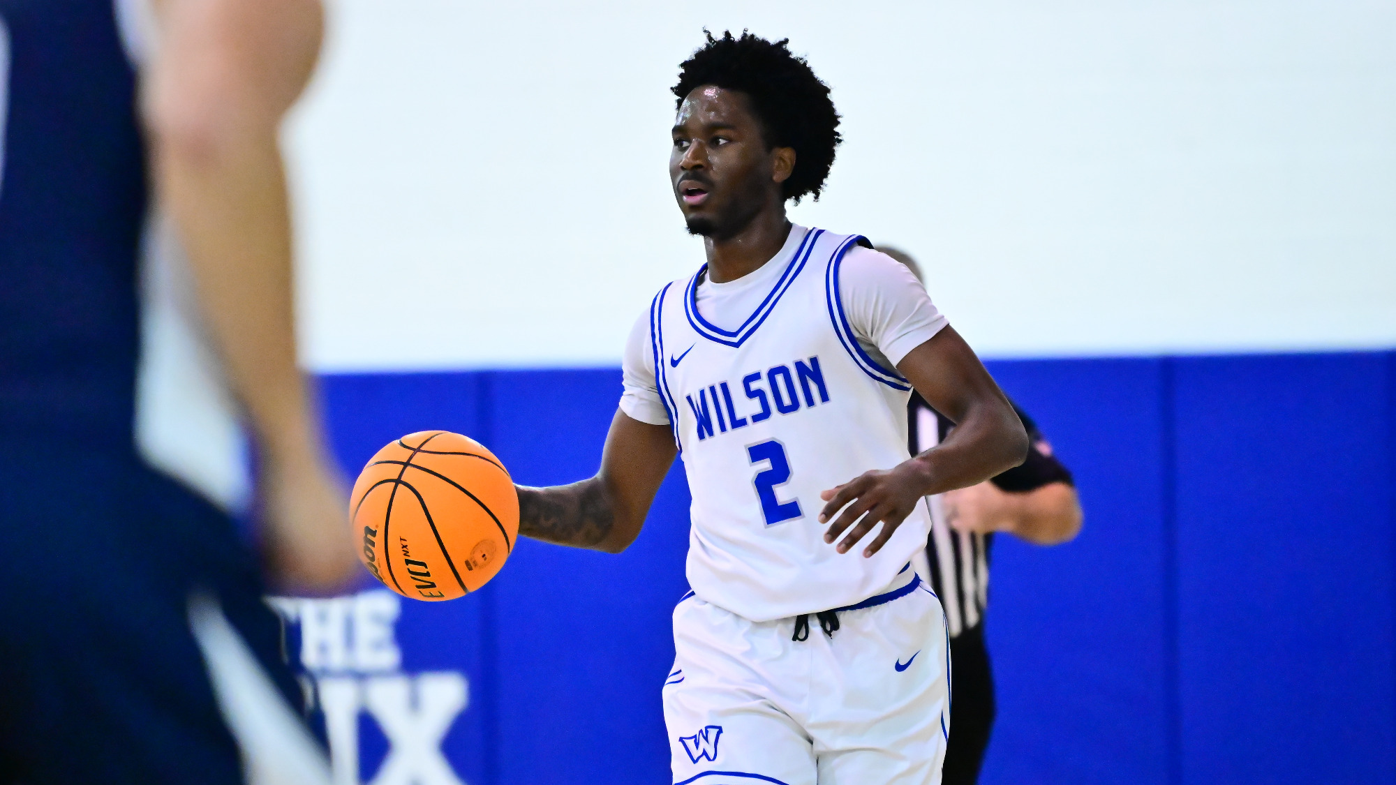 Jalen Pierce looks for an open player while dribbling up the court.