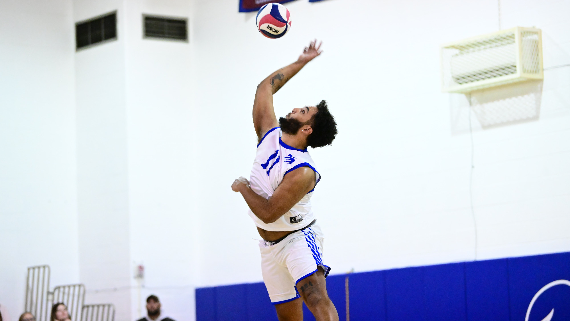 Demetrius Simmons makes a serve