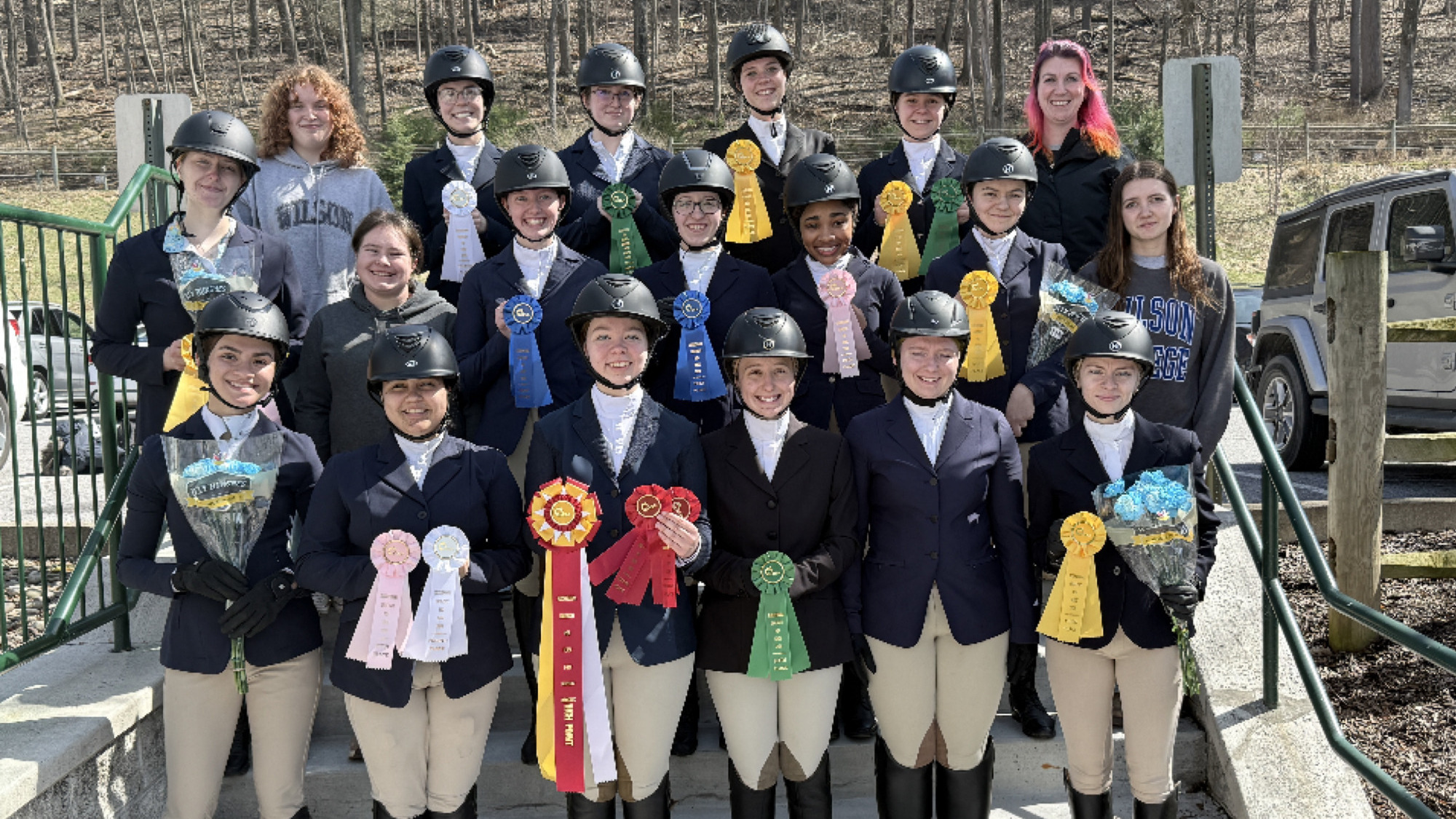 Hunt seat poses with their ribbons won
