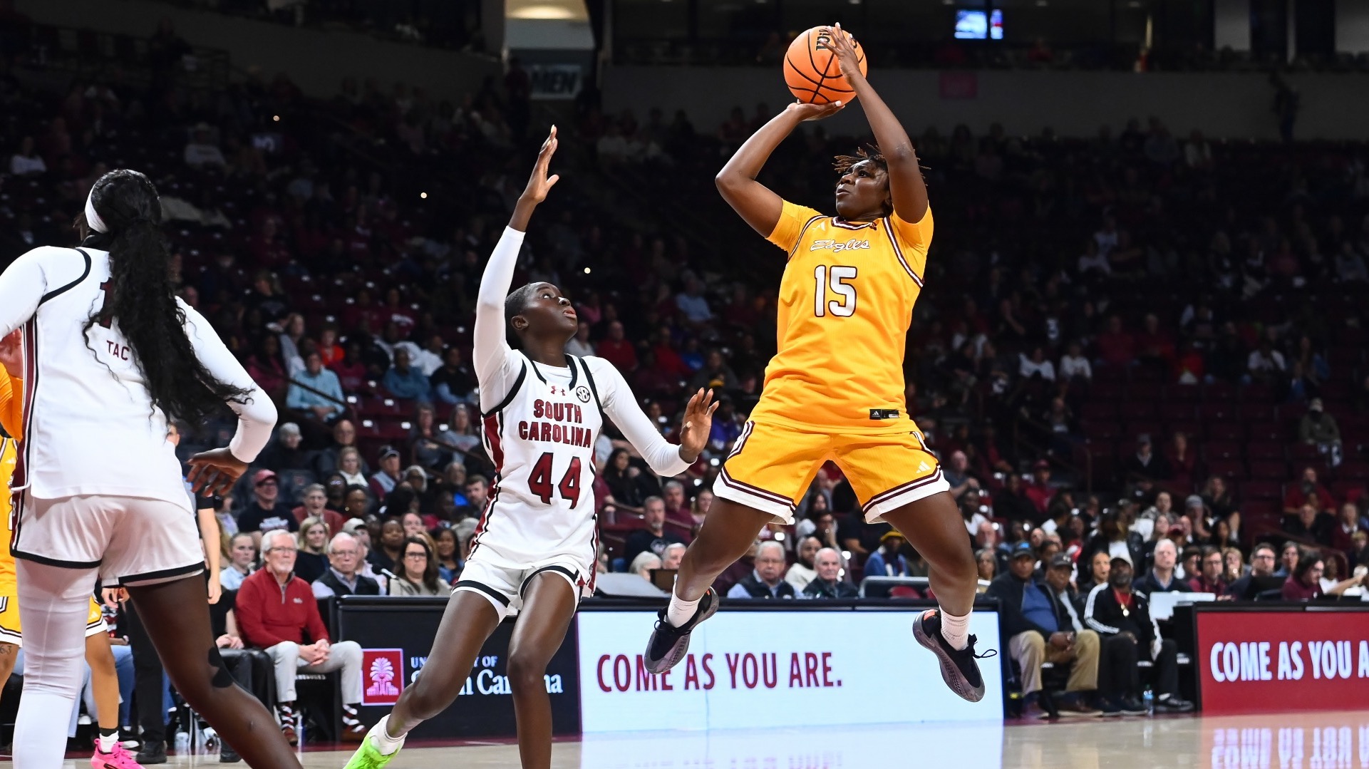 Winthrop takes on South Carolina in non-conference women’s basketball action at the Colonial Life Arena on Wednesday, November 19, 2025 in Columbia, South Carolina. Credit - Tim Cowie/Tim Cowie Photography @tjcowie