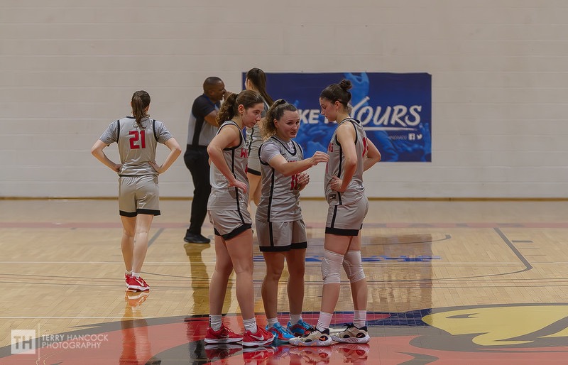 WBB small floor huddle 