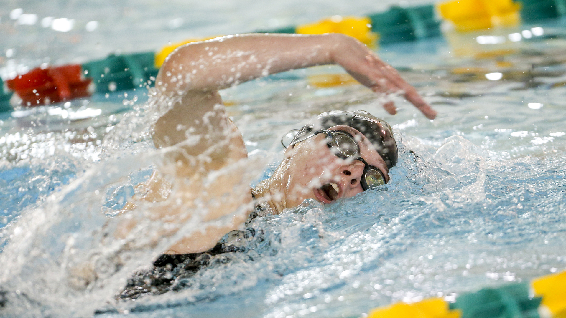 Elizabeth Intihar swims the 1000 free against Davidson on March 6, 2021