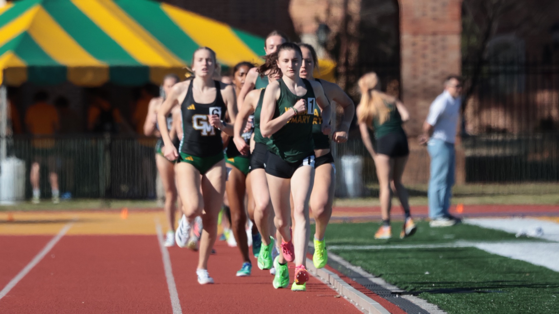 DeBoer leads pack at Stimson meet